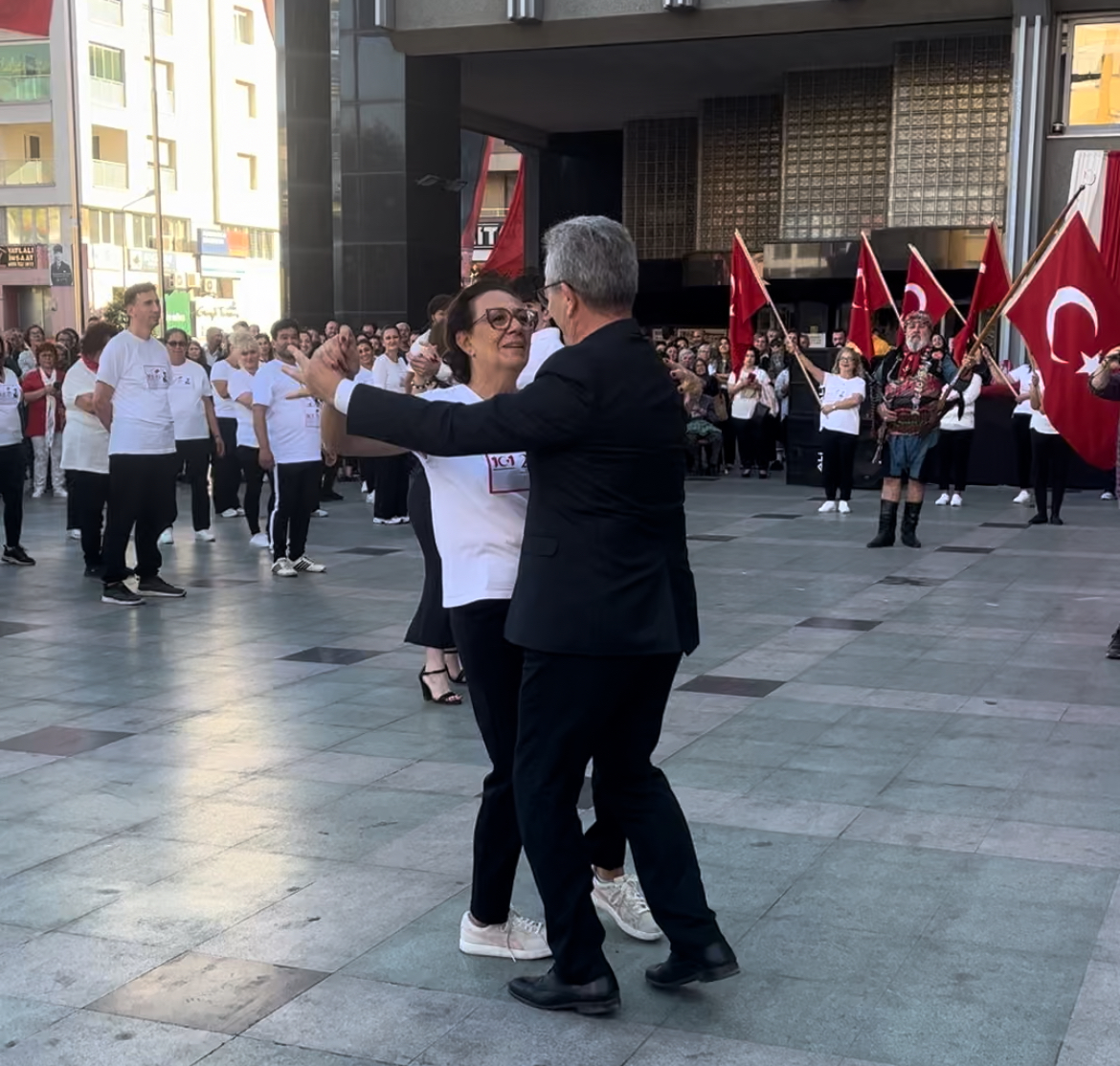 Başkan Tetik’ten Vals gösterisi 