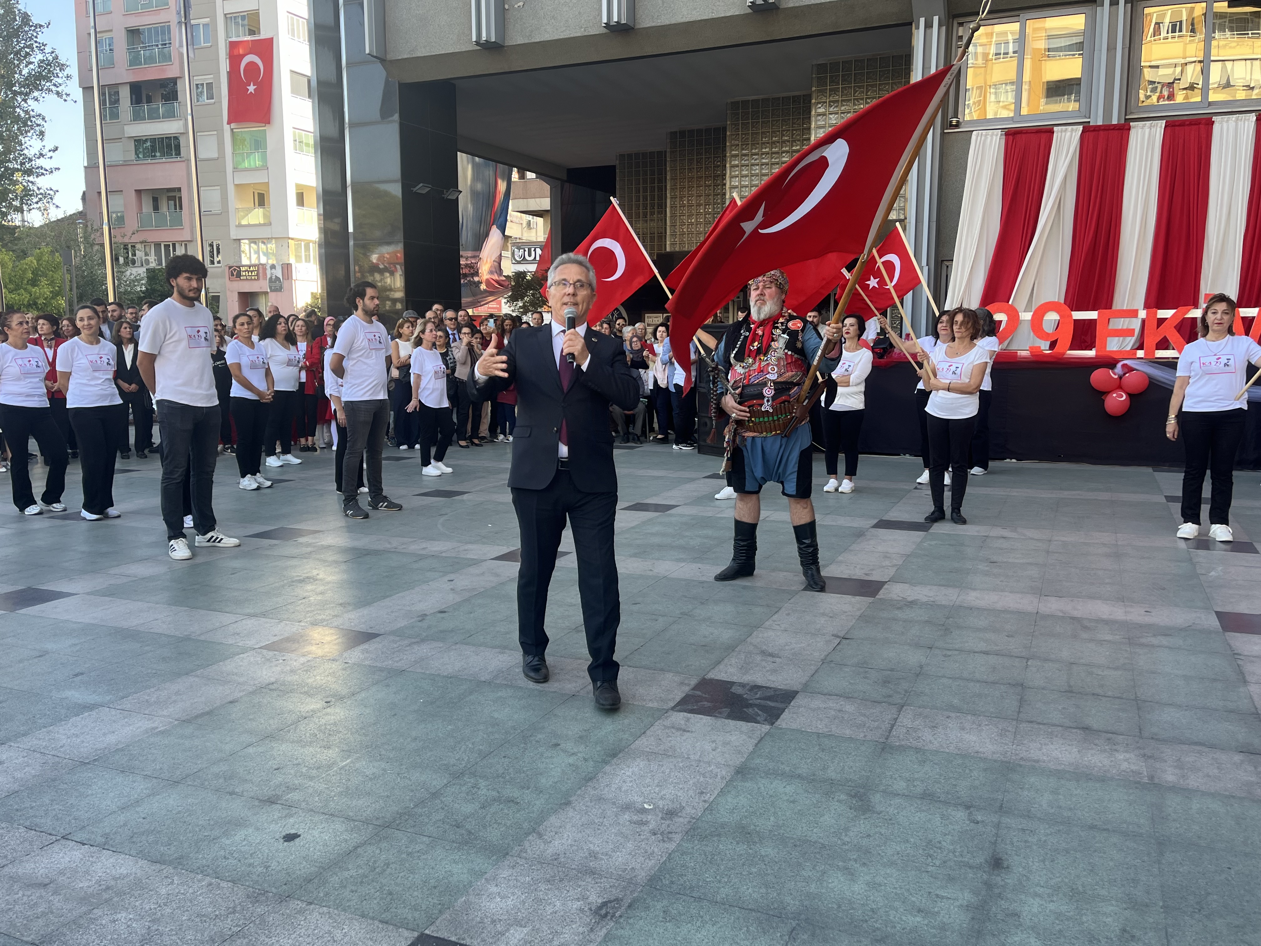 Başkan Tetik’ten Vals gösterisi 