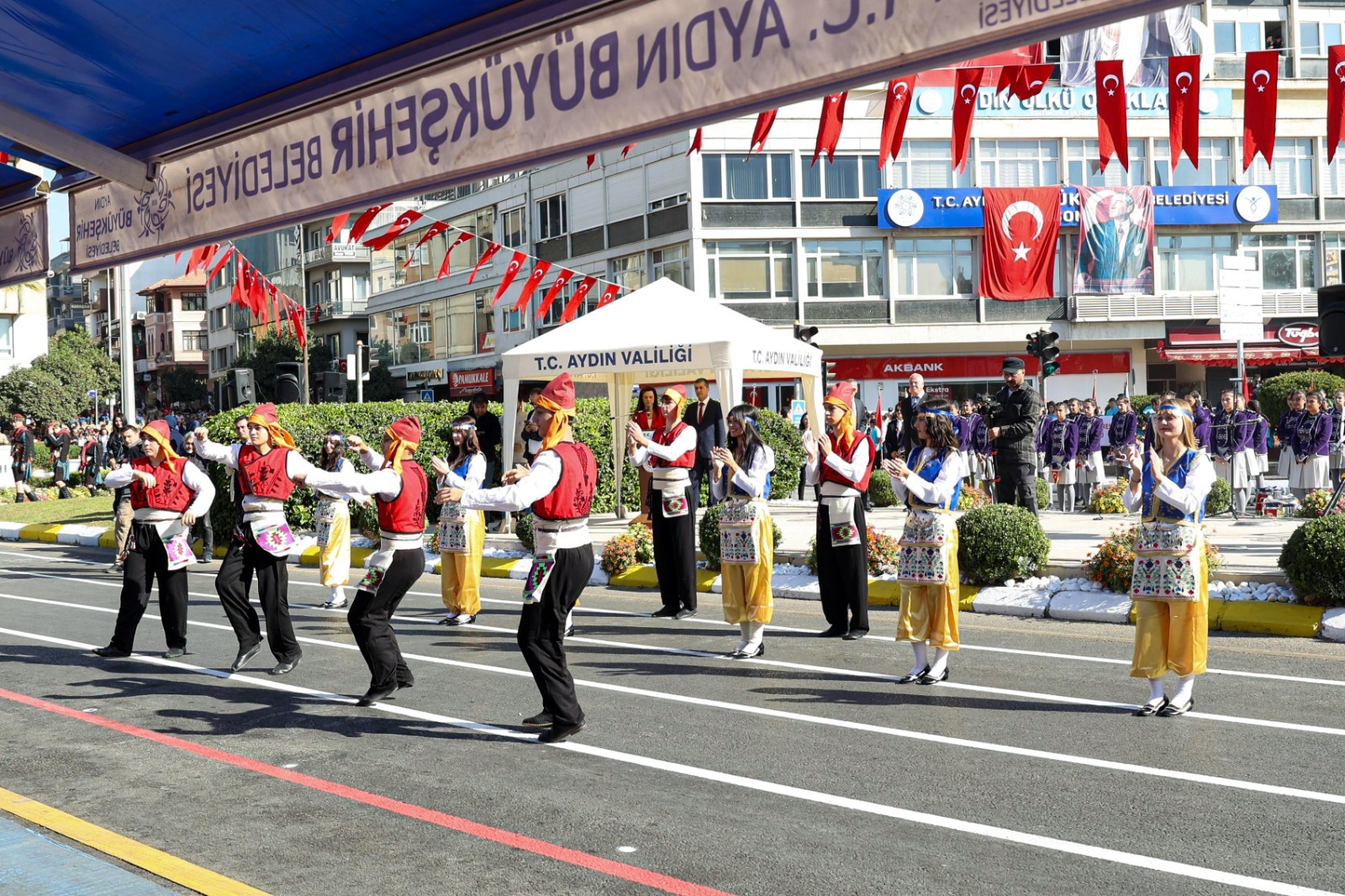 Başkan Yetişkin, Cumhuriyet Bayramı kutlamalarına katıldı