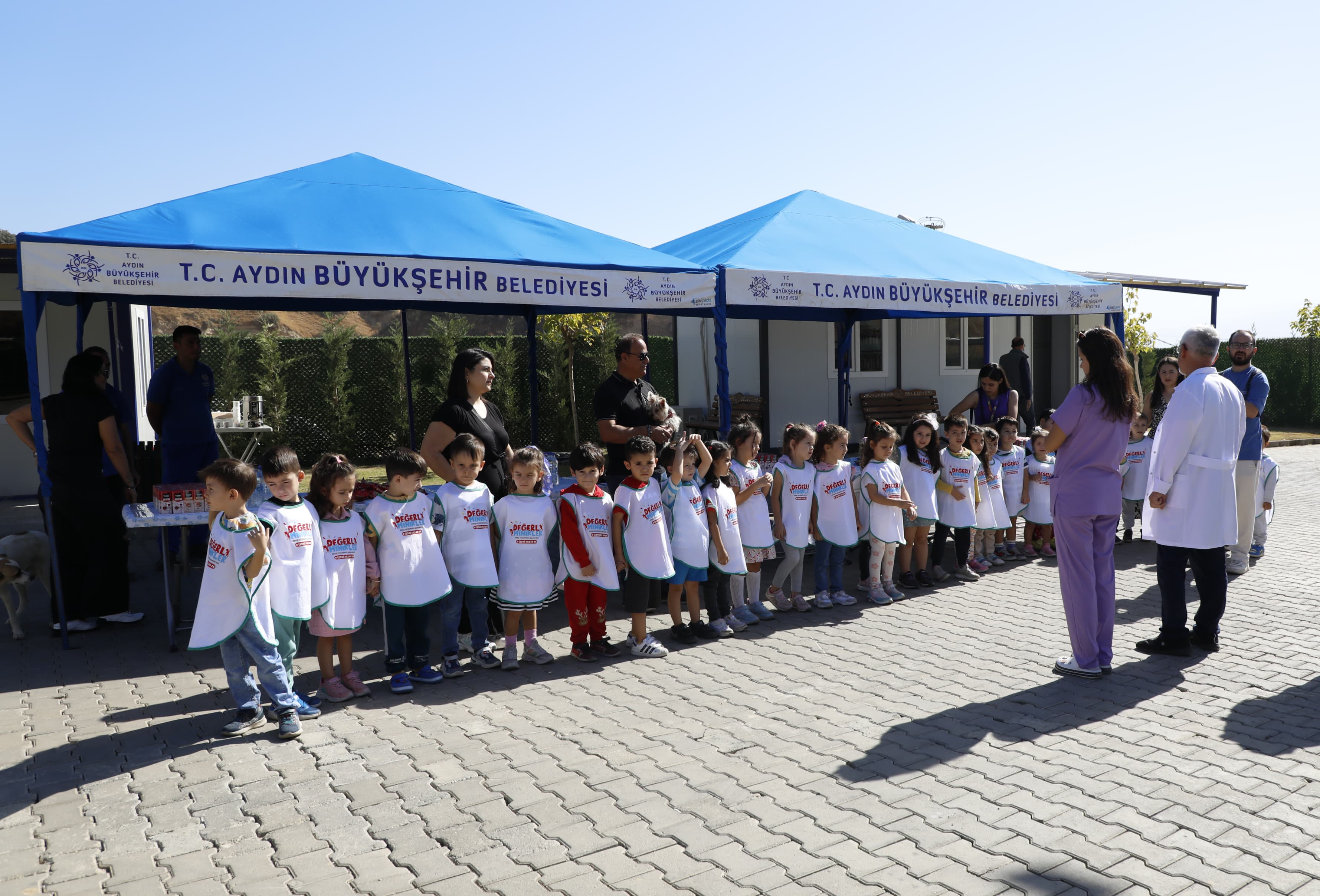 Çerçioğlu, öğrencilere can dostlar sevgisini aşıladı