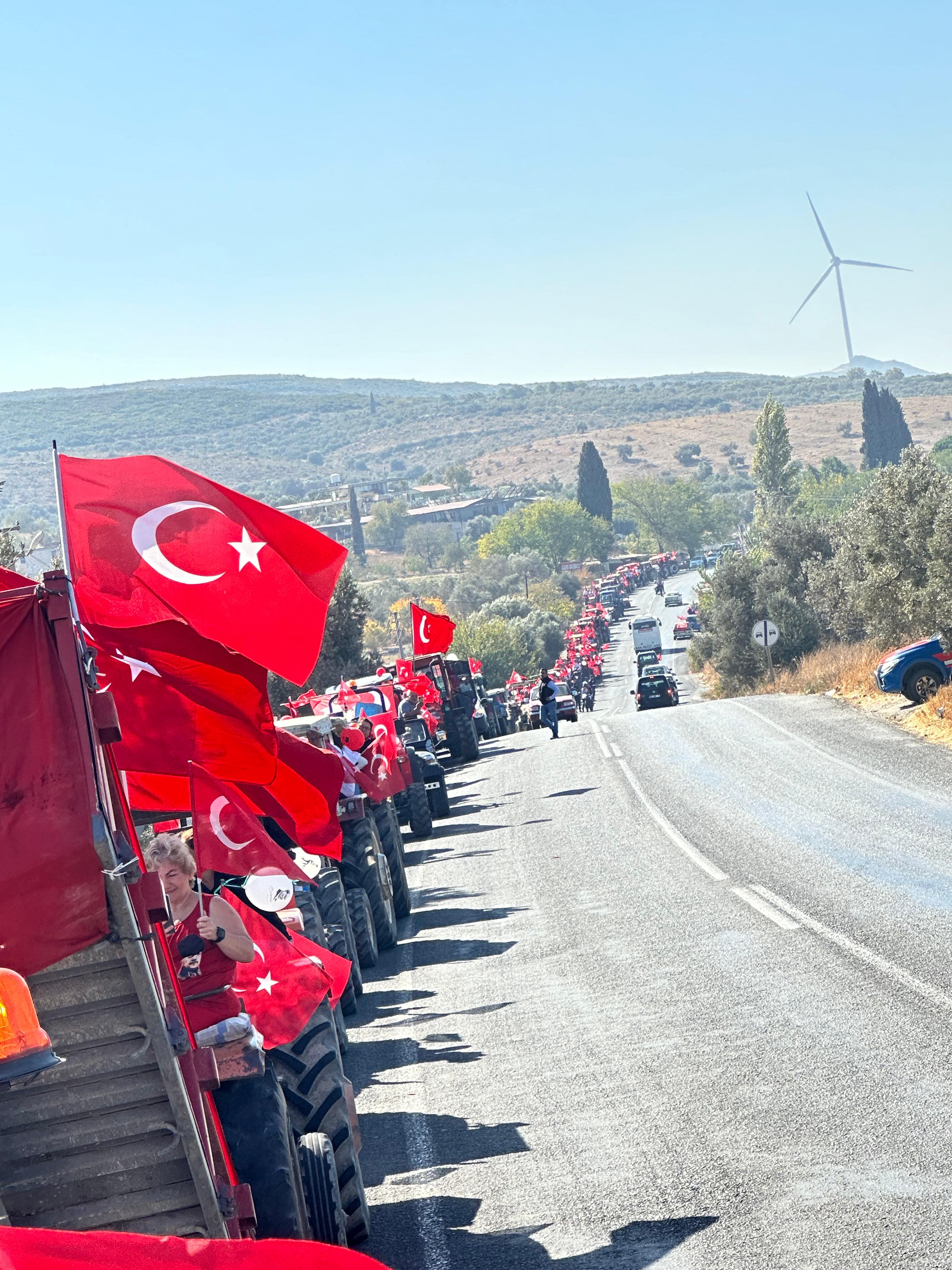 Didim’de 150 traktör konvoy oluşturdu