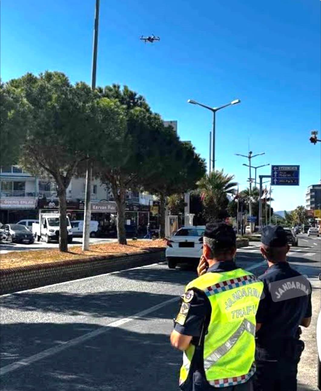 Kuşadası trafiği havadan denetlendi