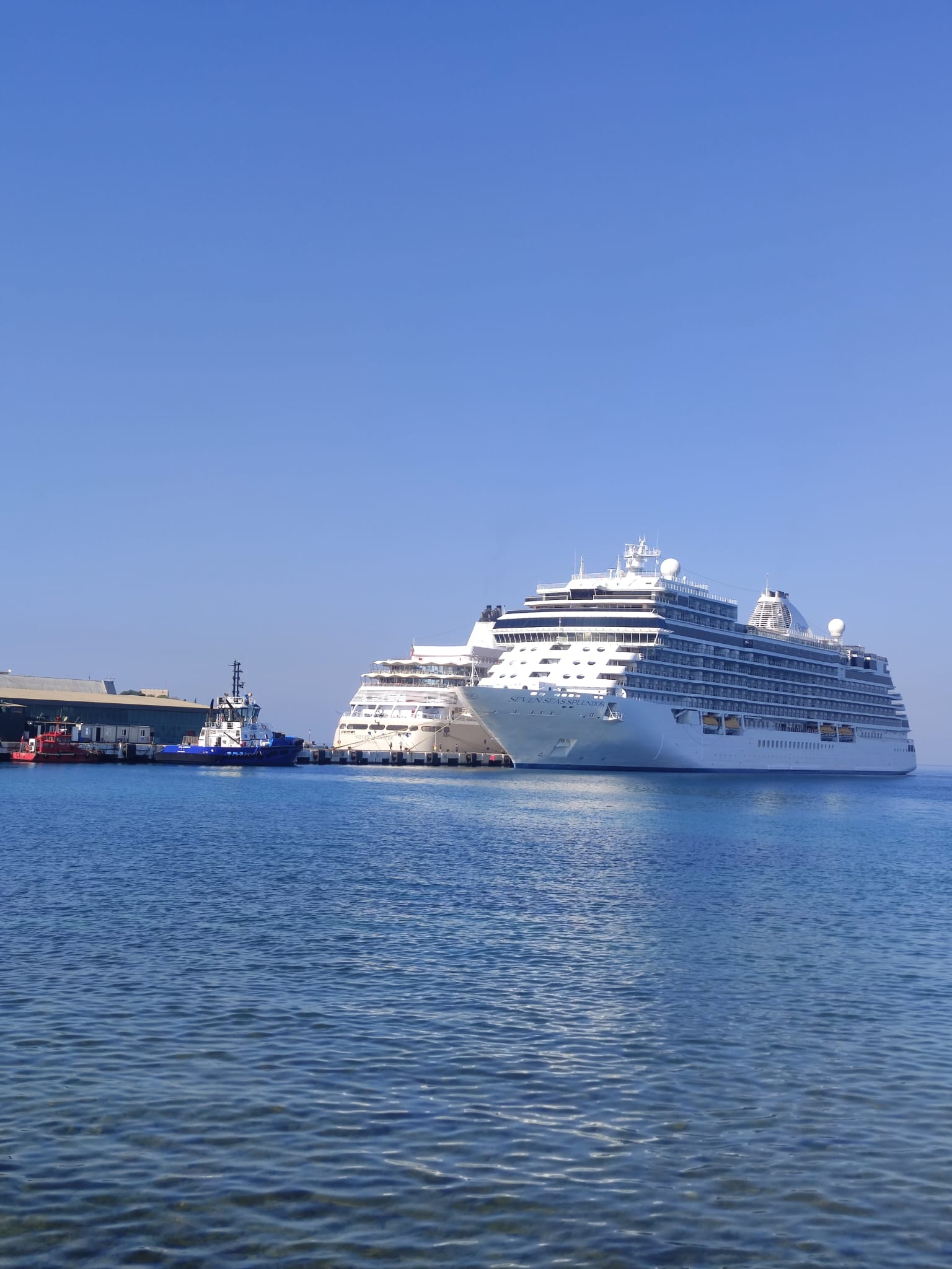 Kuşadası’nda turizm yoğun olsa da işler kesat! “Kuşadası esnafı olarak şikayetçiyiz” 