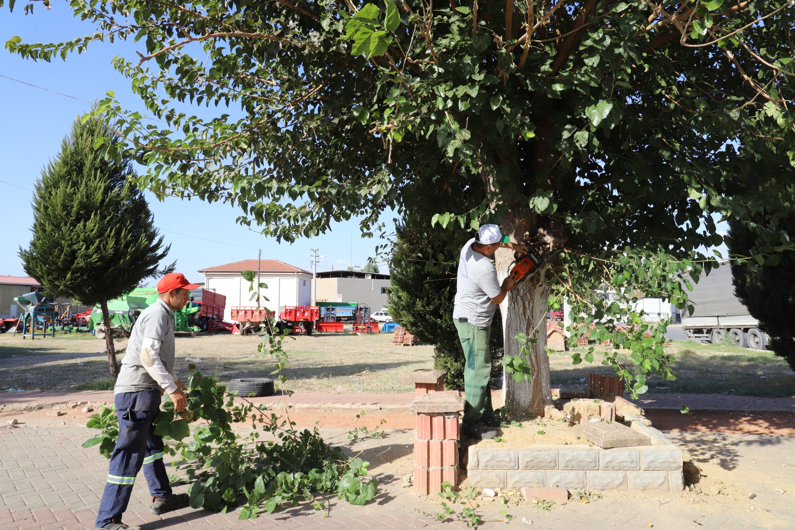 Nazillide 87Yil Hazirliklari Devam Ediyor Gidi Gidi Yolu Temizlendi 509791 Ef5A450439F20D62C4B534A8700C31Ad