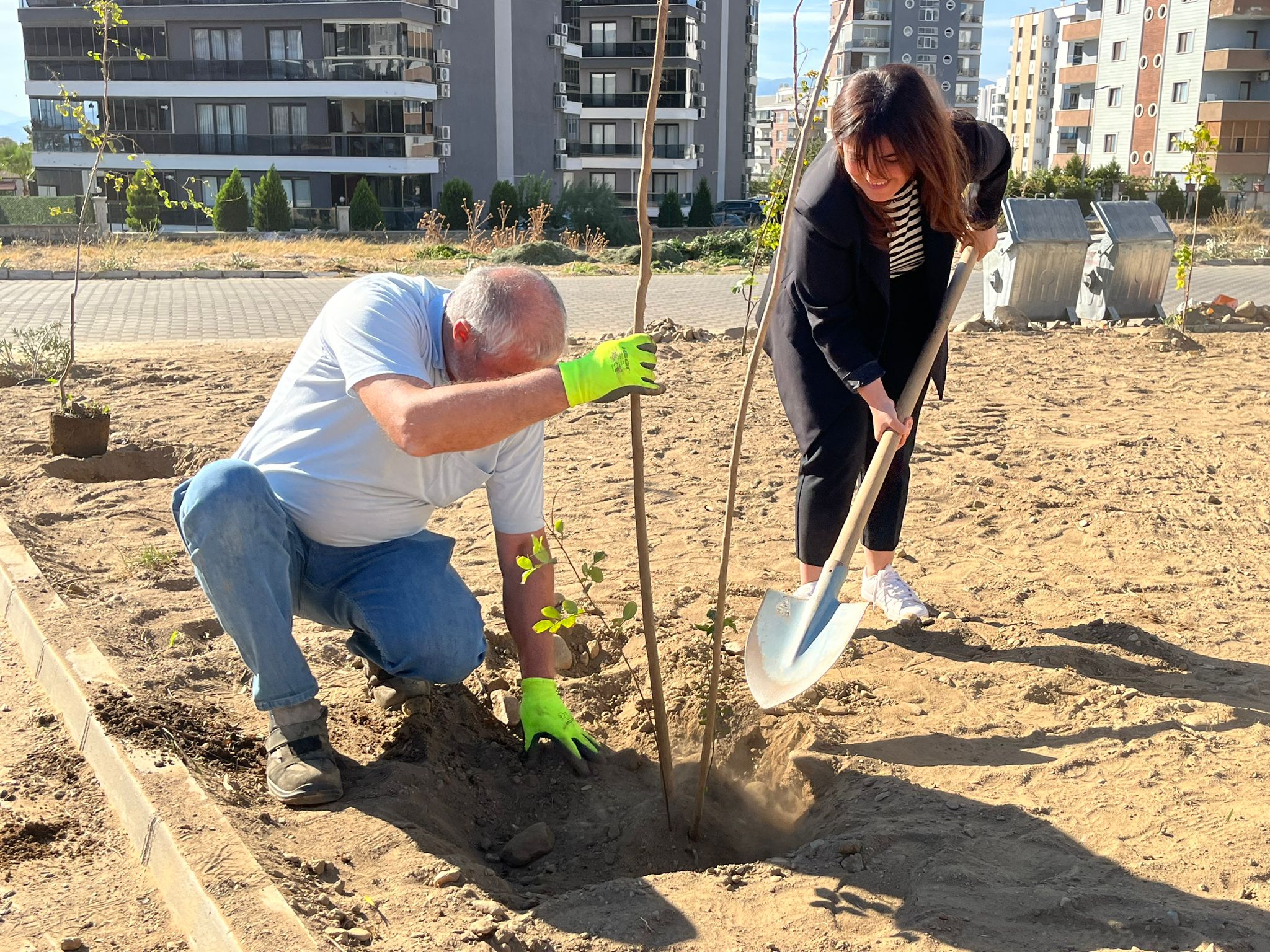 Nazillide Duygu Bayhan Uzlasi Parki Canlaniyor 150 Fidan Toprakla Bulustu Onur Erkin 512702 169498Be7523Bd4C41Ab69A35C59D8D5