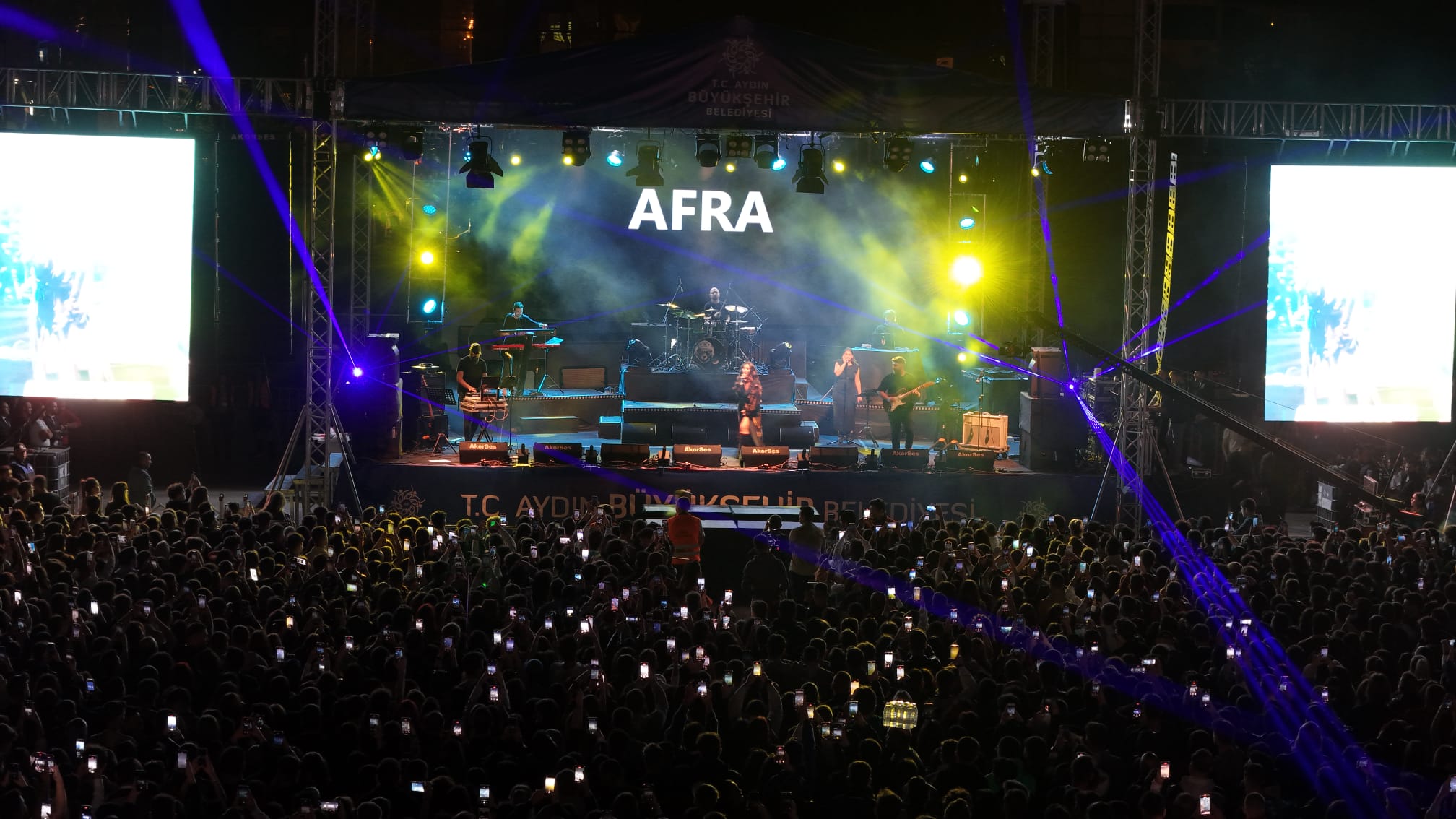 Ünlü sanatçı Afra sosyal anksiyetesini Aydın’da yendi