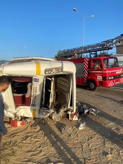 Aydın'da işçi servisi devrildi: 11 yaralı