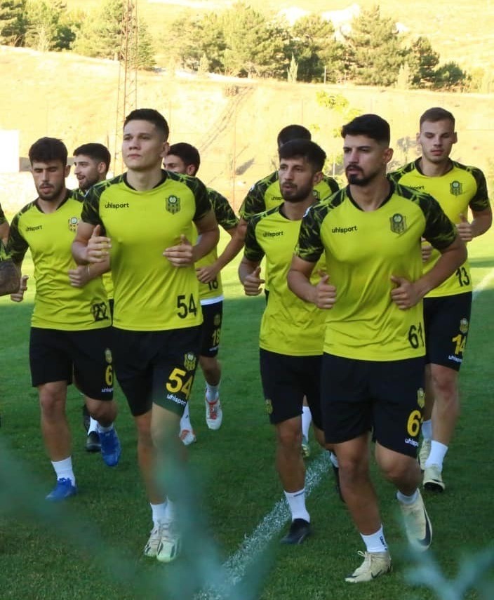 Deprem futbolcuların psikolojisini bozdu! Trendyol 1. Lig ekibi ligden çekiliyor 