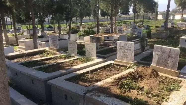 Mezarlıklarda korkulan oldu! Yer kalmayınca defin işlemleri durduruldu 