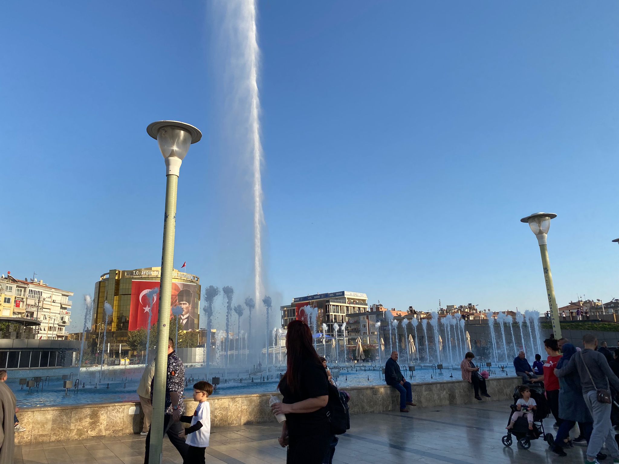 Aydın’da havuz şov! Gösteri vatandaşları büyüledi