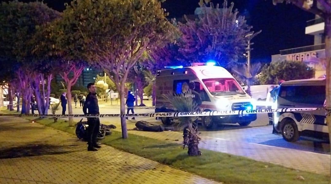 Motosikletle ölüme gittiler! 20 yaşındaki genç kızla arkadaşı hayattan koptu