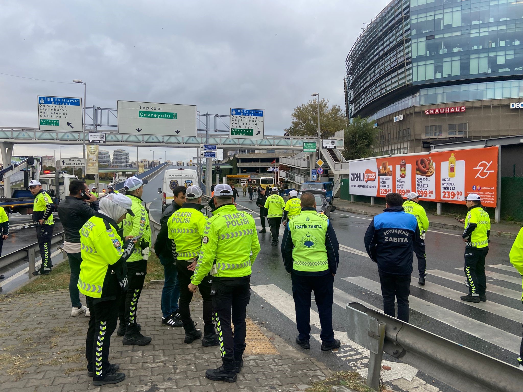 Belediye otobüsü polislerin arasına daldı! Polis memuru feci kazada şehit oldu