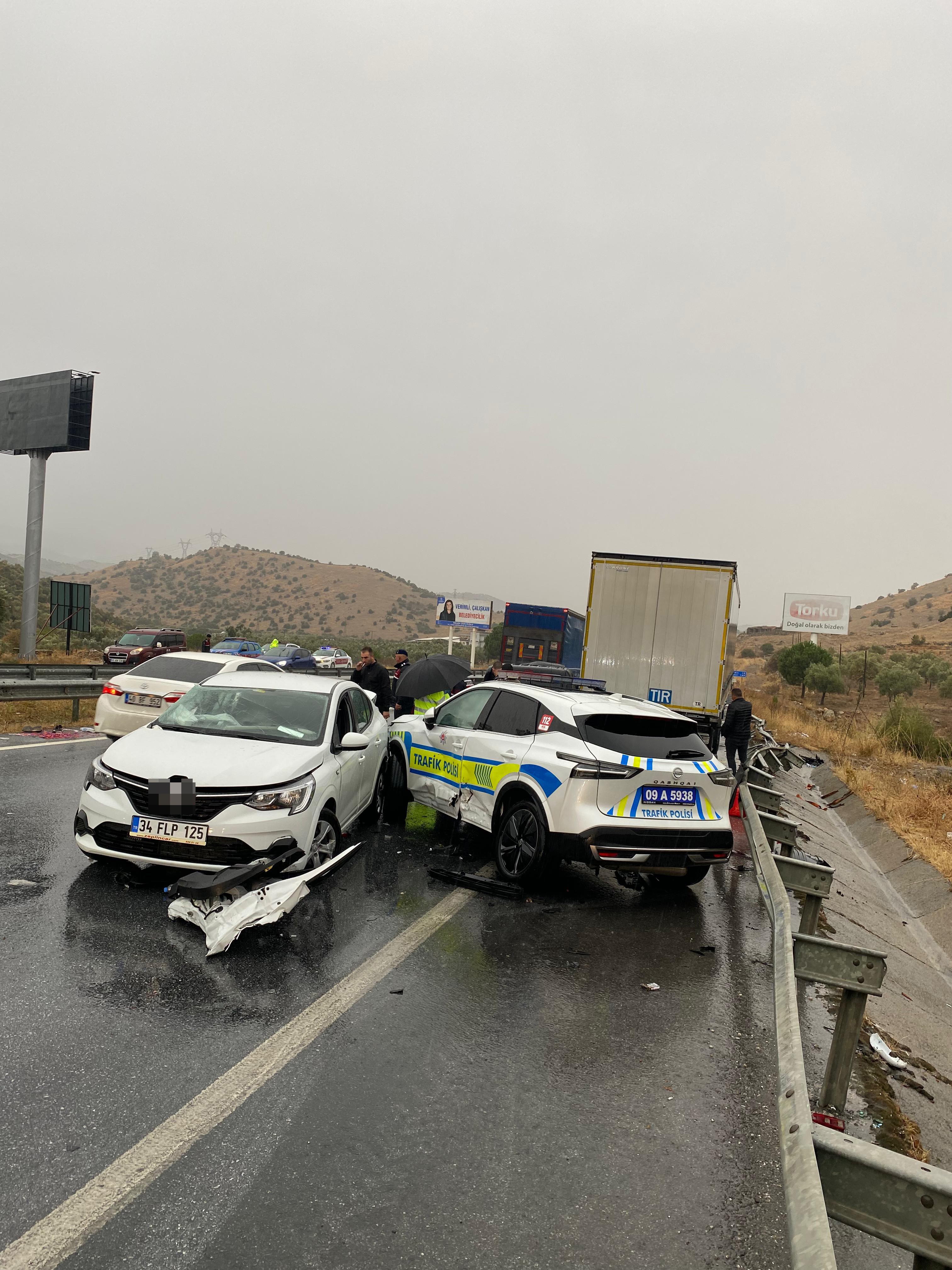 Aydın’da zincirleme kaza: 1’i polis 5 yaralı 