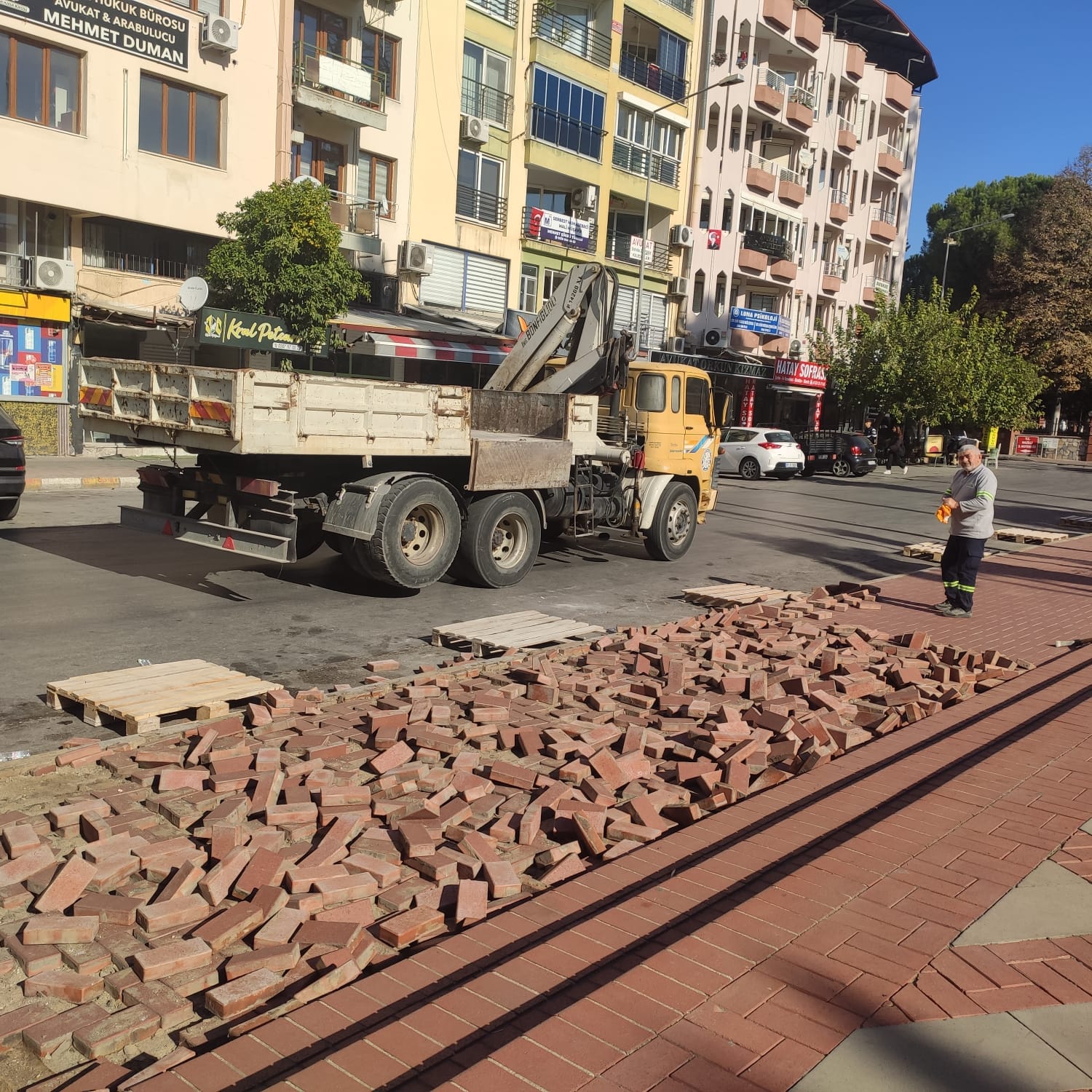 Nazilli İstasyon Meydanı'nda trafik sorunu için çalışmalar başladı