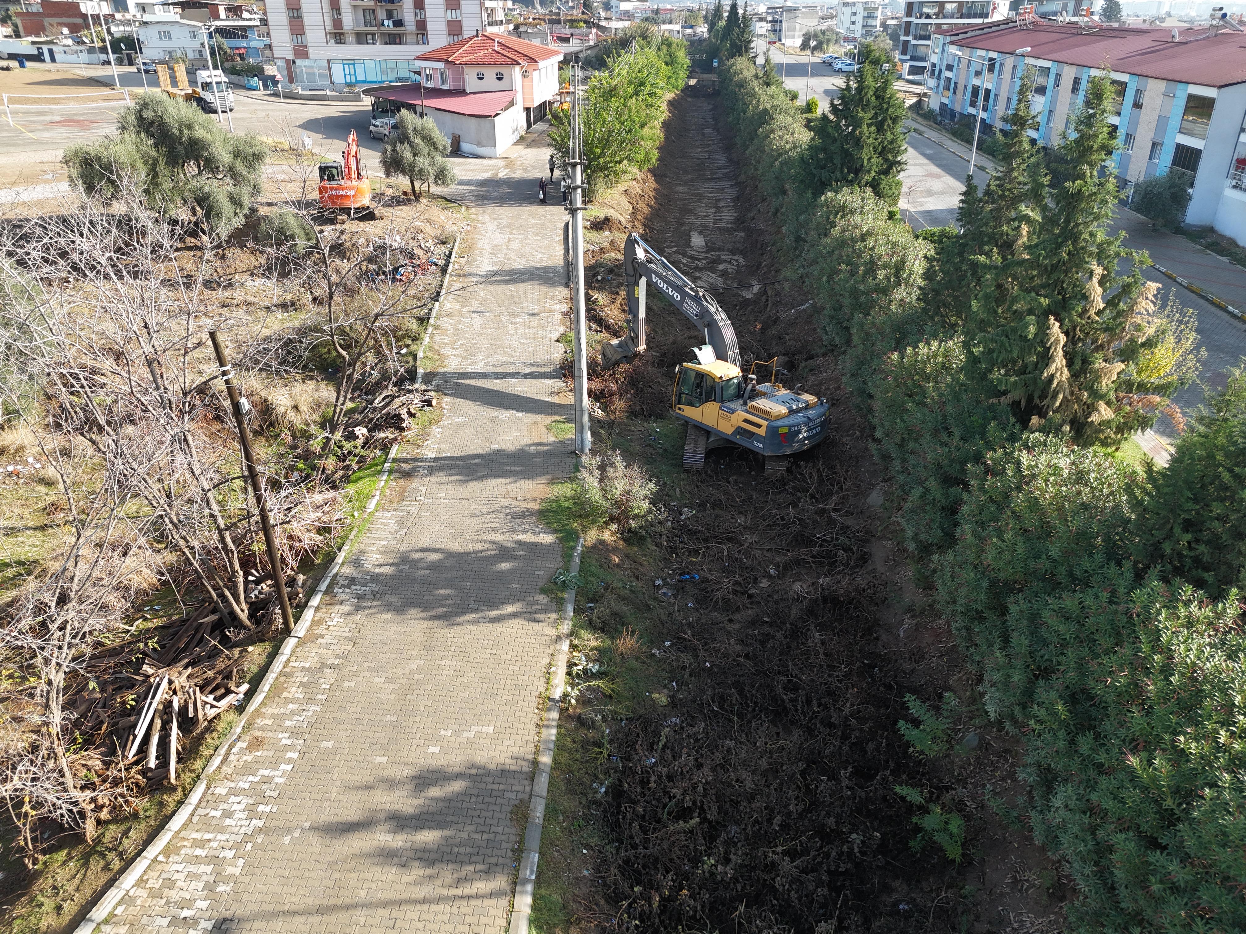 Nazilli'de yağışın ardından bakım yapılıyor: Dere yatakları temizleniyor