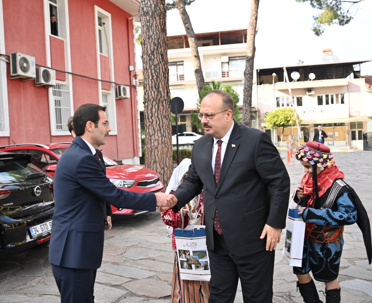 Vali Canbolat’tan Bozdoğan ve Yenipazar ziyareti 