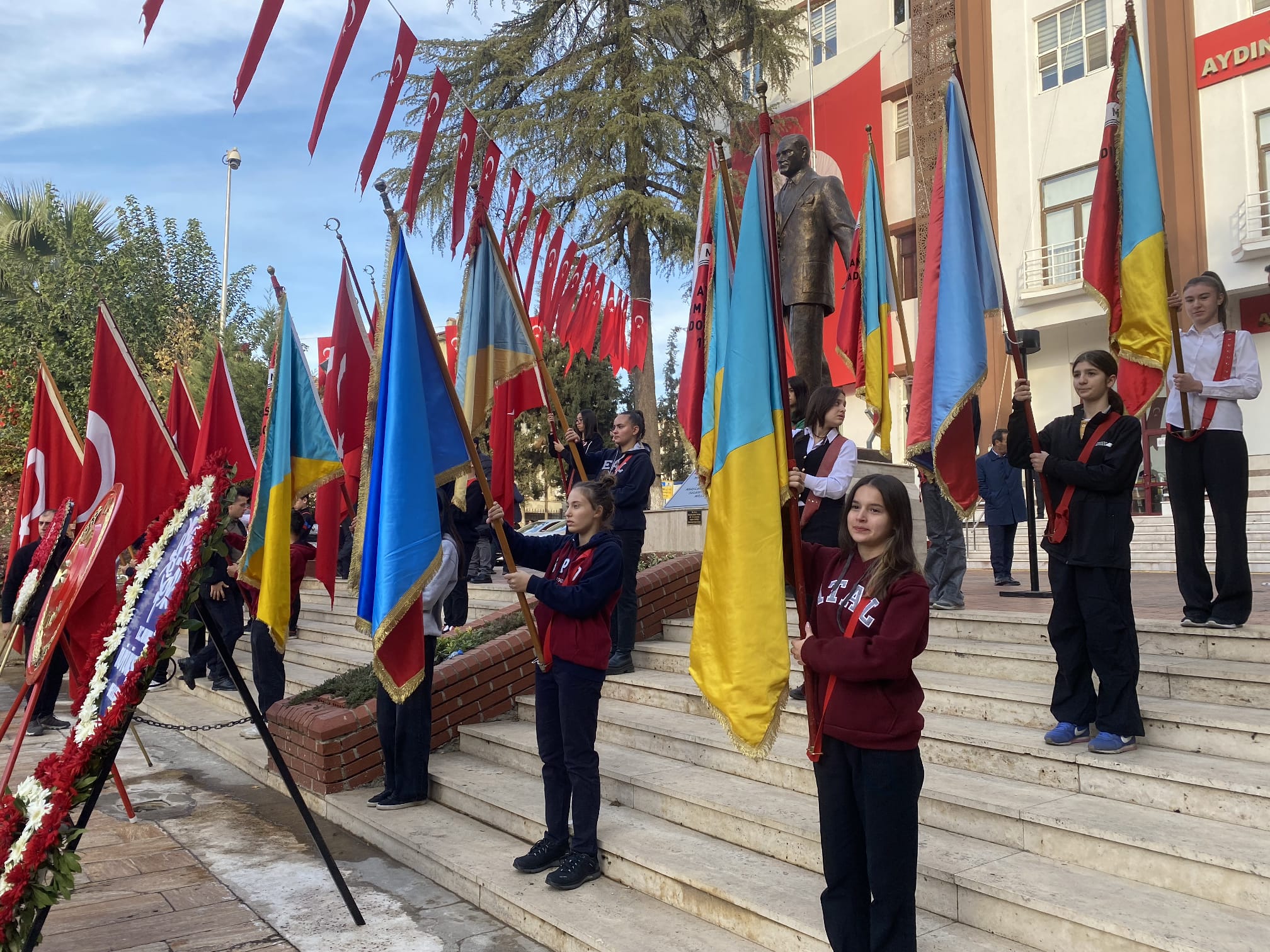 Aydınlılar Ata’sını andı