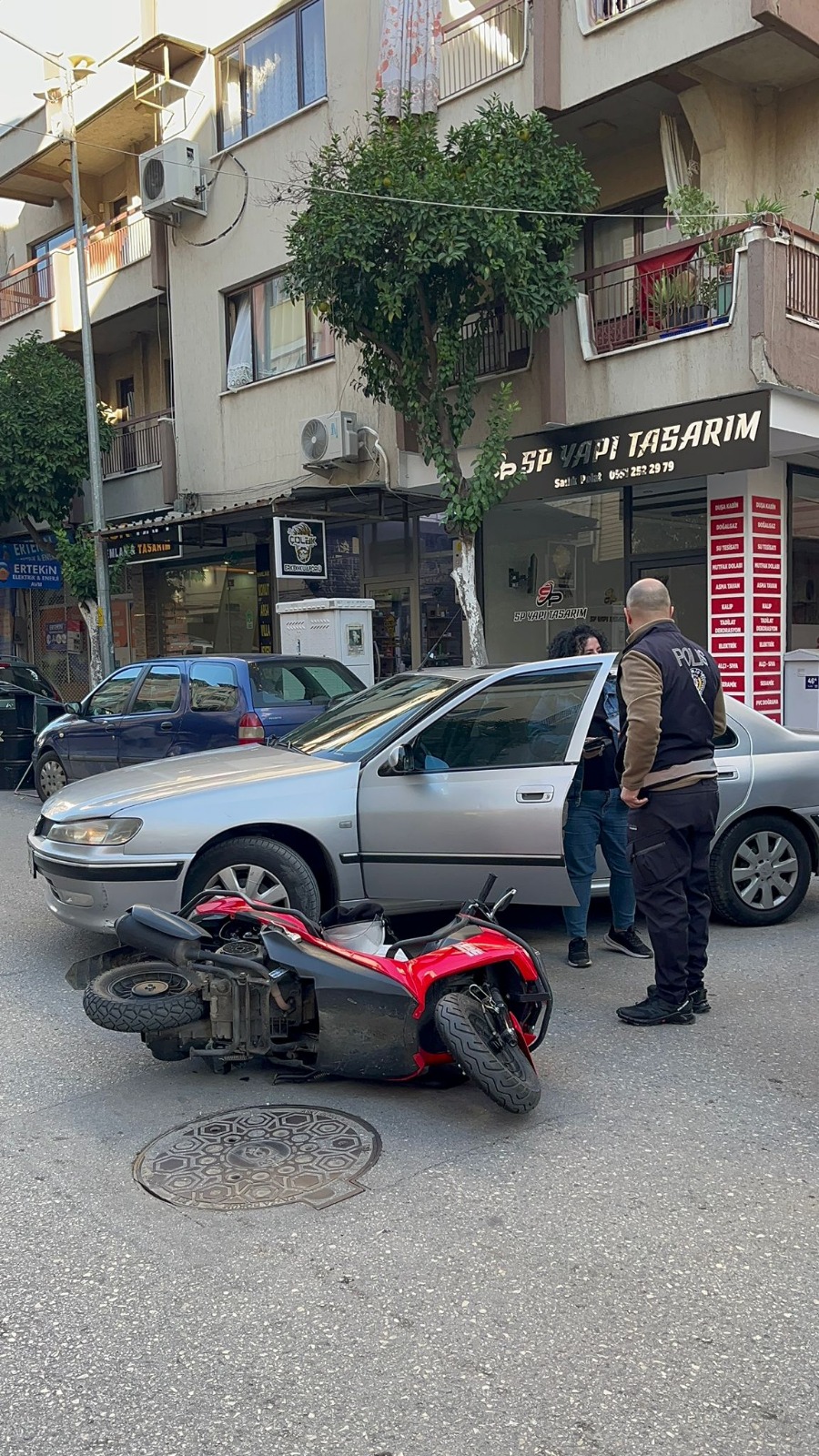 Nazilli'de otomobil ve motosiklet kafa kafaya çarpıştı: 1 yaralı