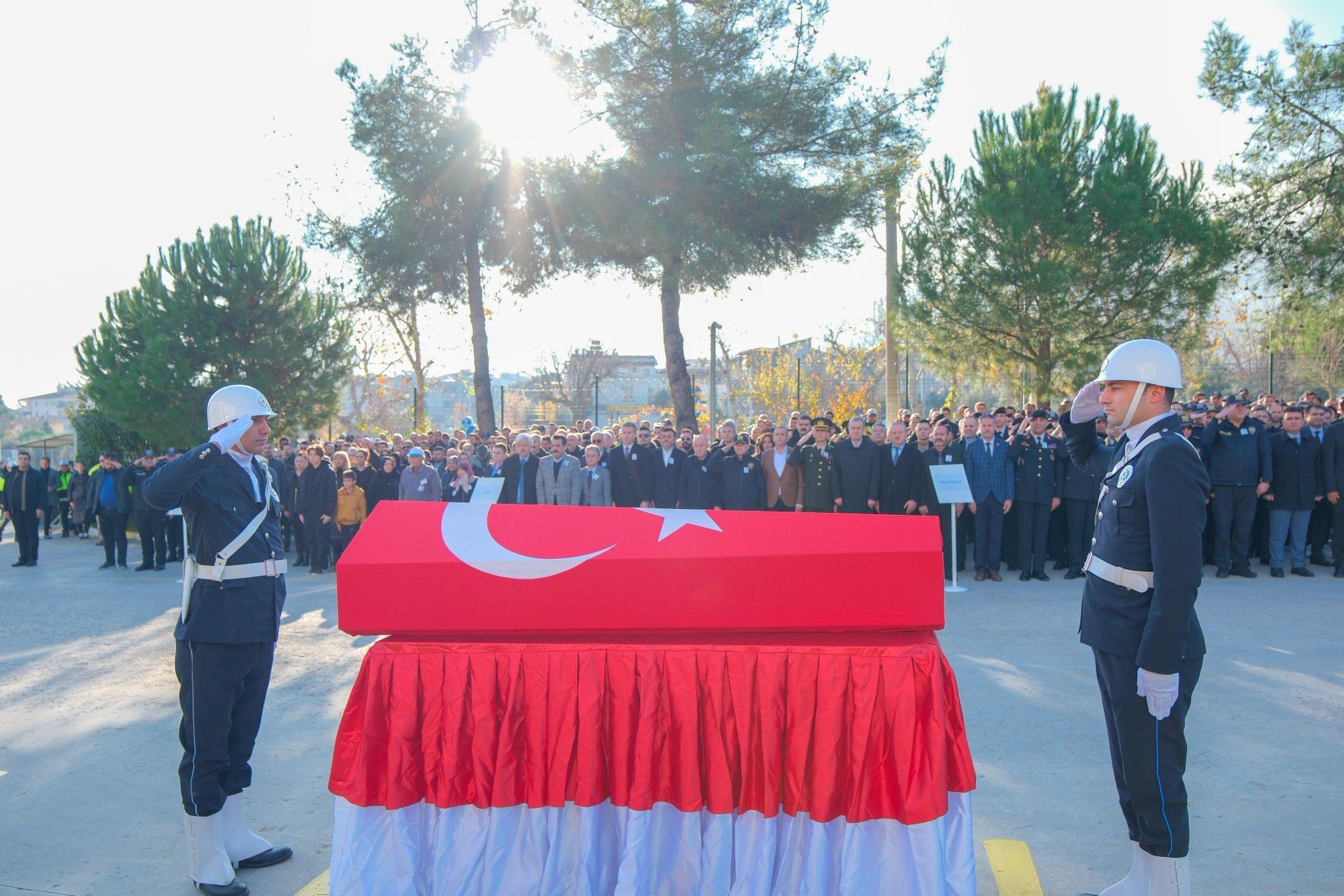 Polis memuru devriyede fenalaşıp öldü! Çocuğu gözyaşlarına boğuldu