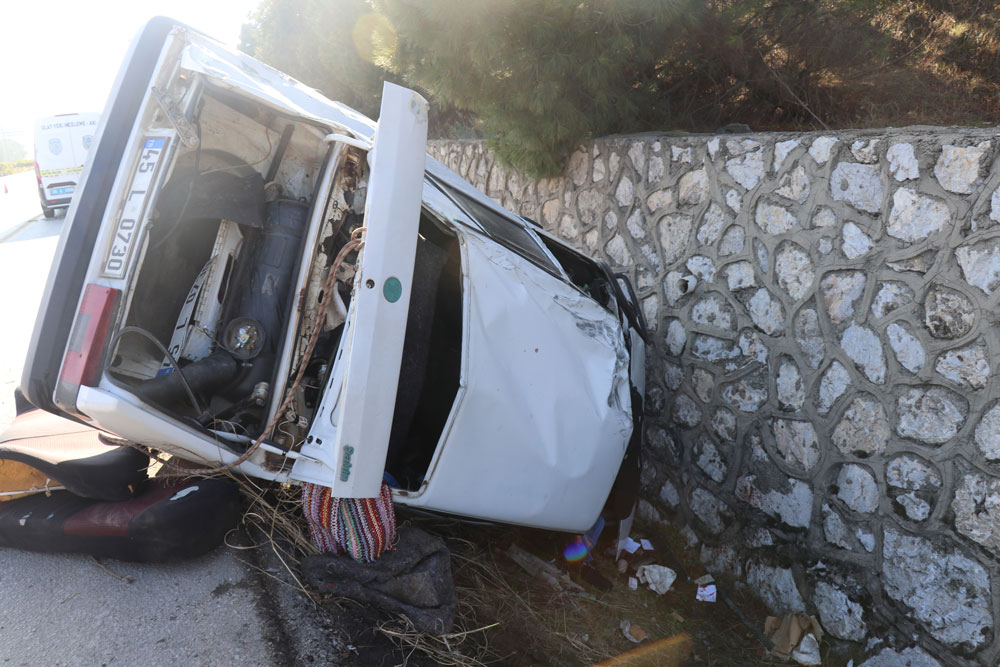 Baba ile oğlunu feci kaza ayırdı! Oğlunun kullandığı otomobilden cesedi çıkarıldı