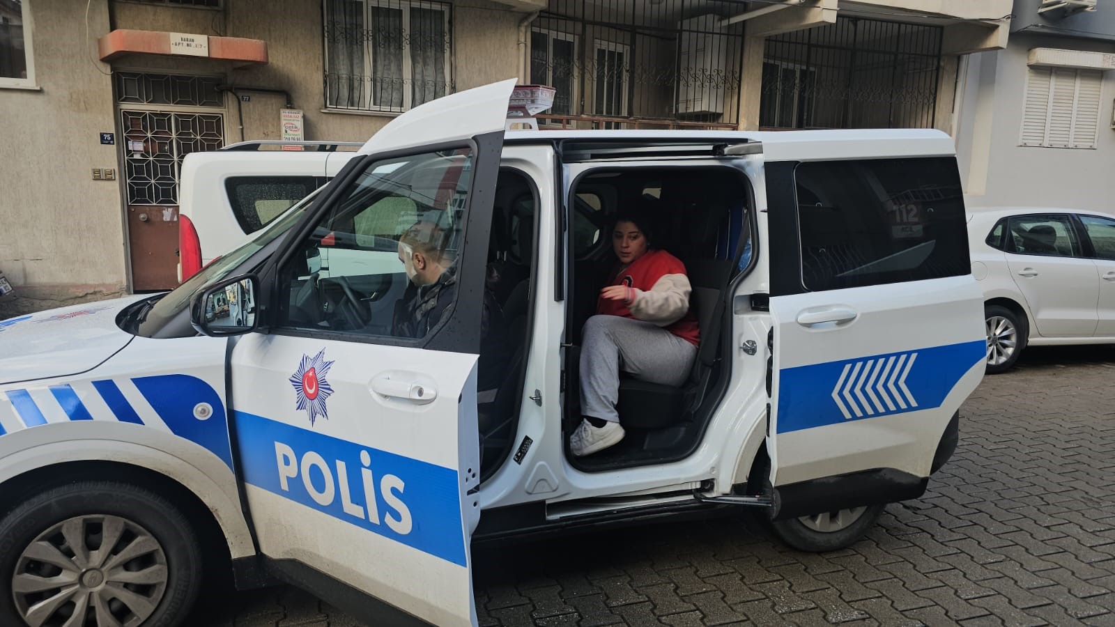 Yaşadığı kaza sınava girmesine engel olmadı! Polis ekipleri öğrenciyi sınava yetiştirdi 