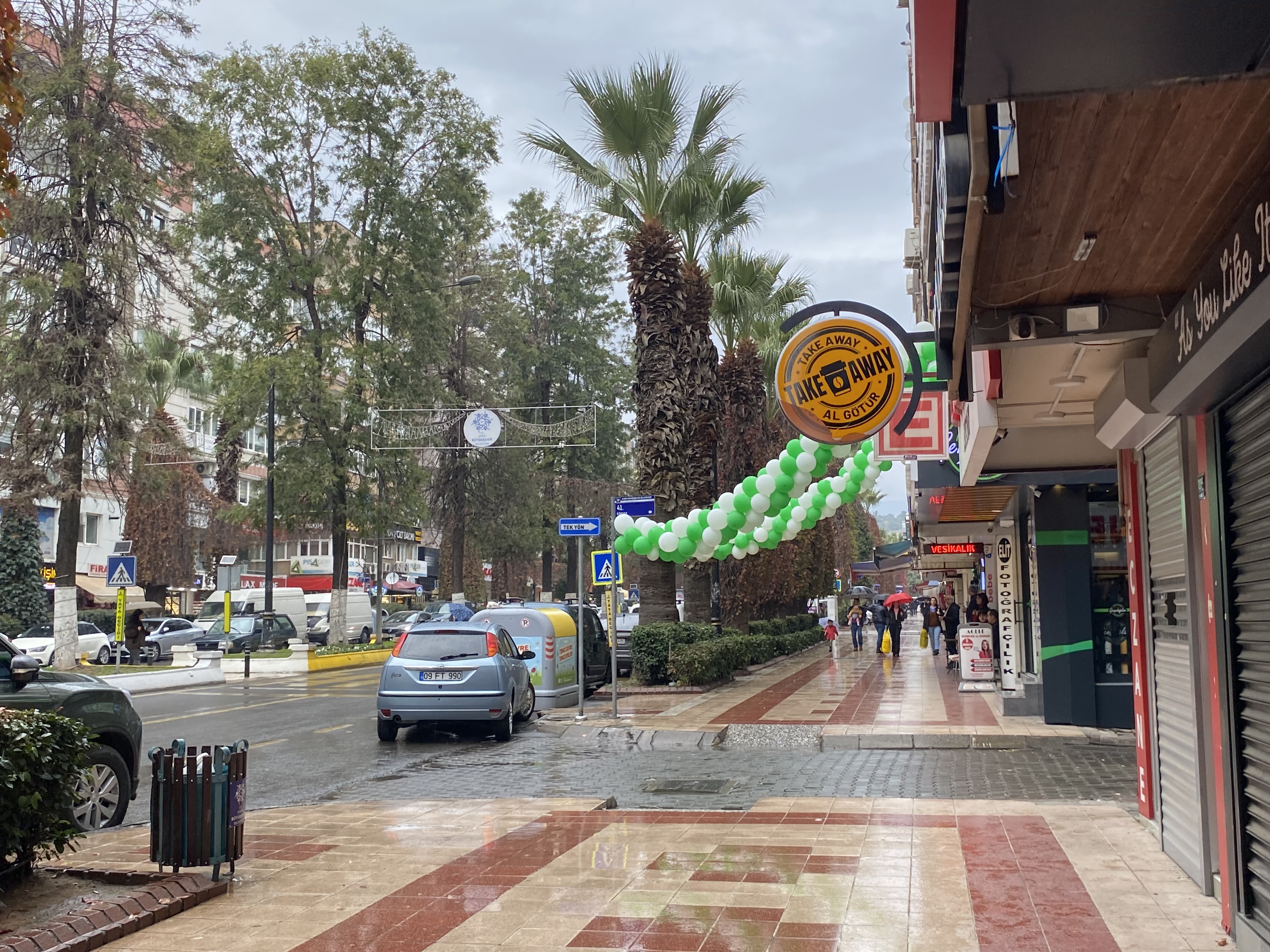 Aydın’da yağmur başladı! Sokak ve caddeler boş kaldı