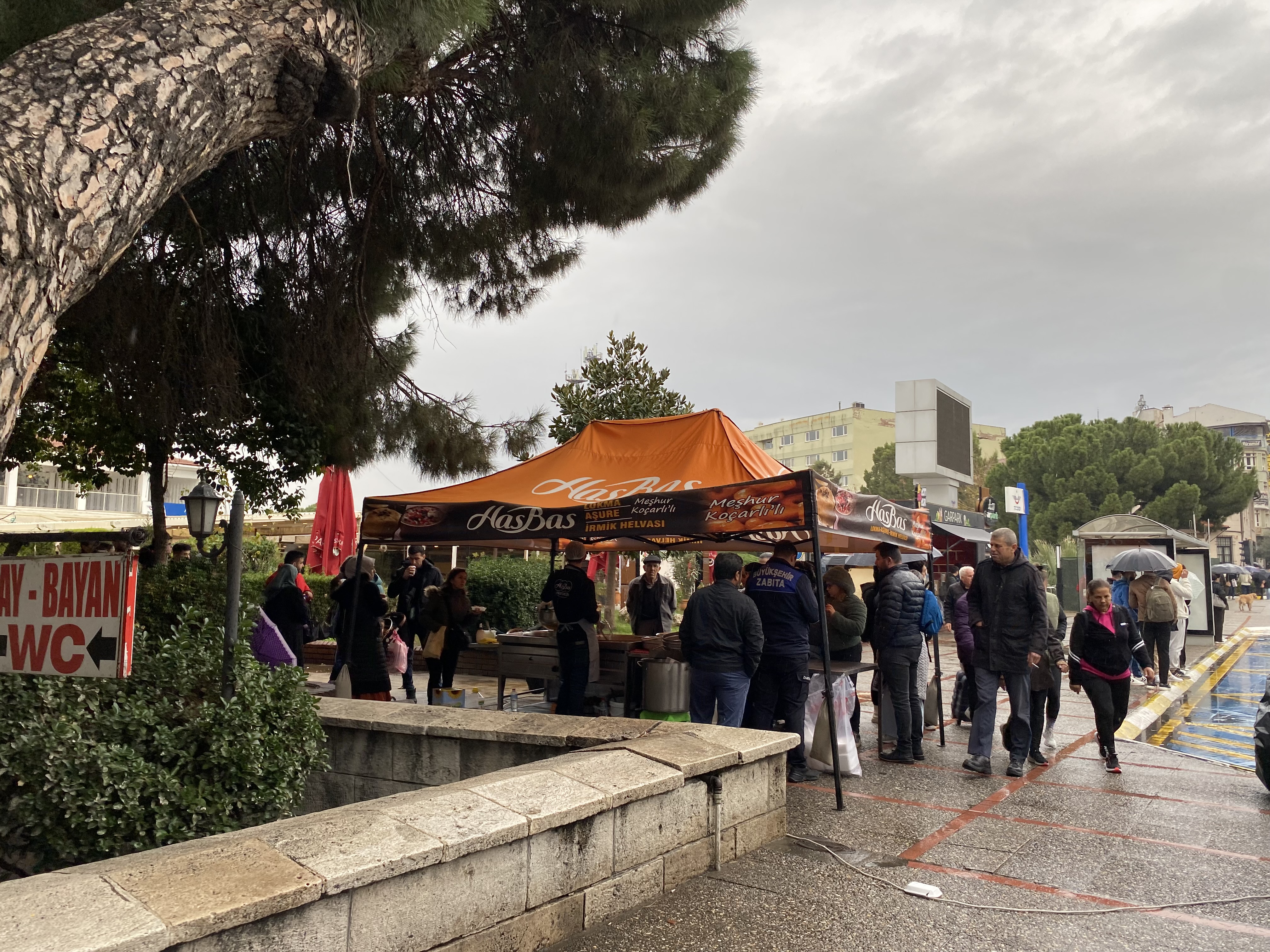 Aydın’da yağmur başladı! Sokak ve caddeler boş kaldı