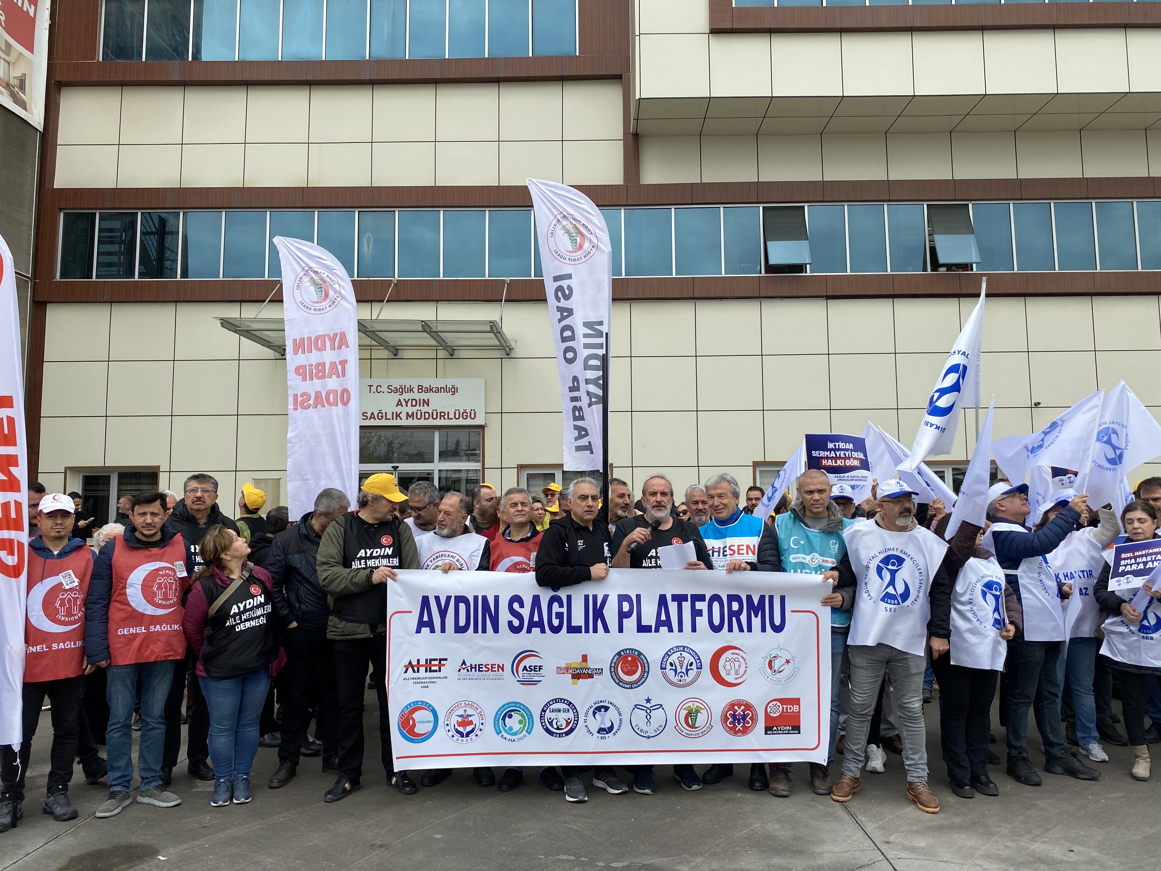 Aydın’da sağlıkçılar iş bıraktı! Taleplerini hatırlattılar