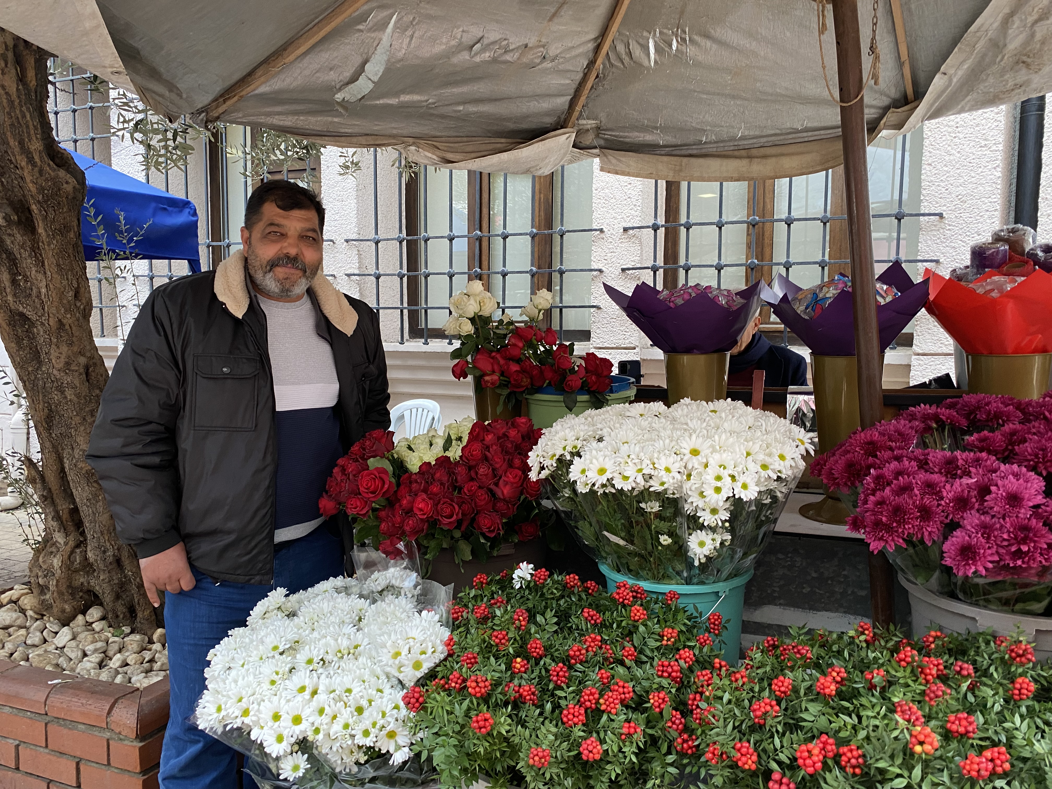 Aydın’da yılbaşı hazırlıkları başladı: Kokina çiçekleri tezgahta 