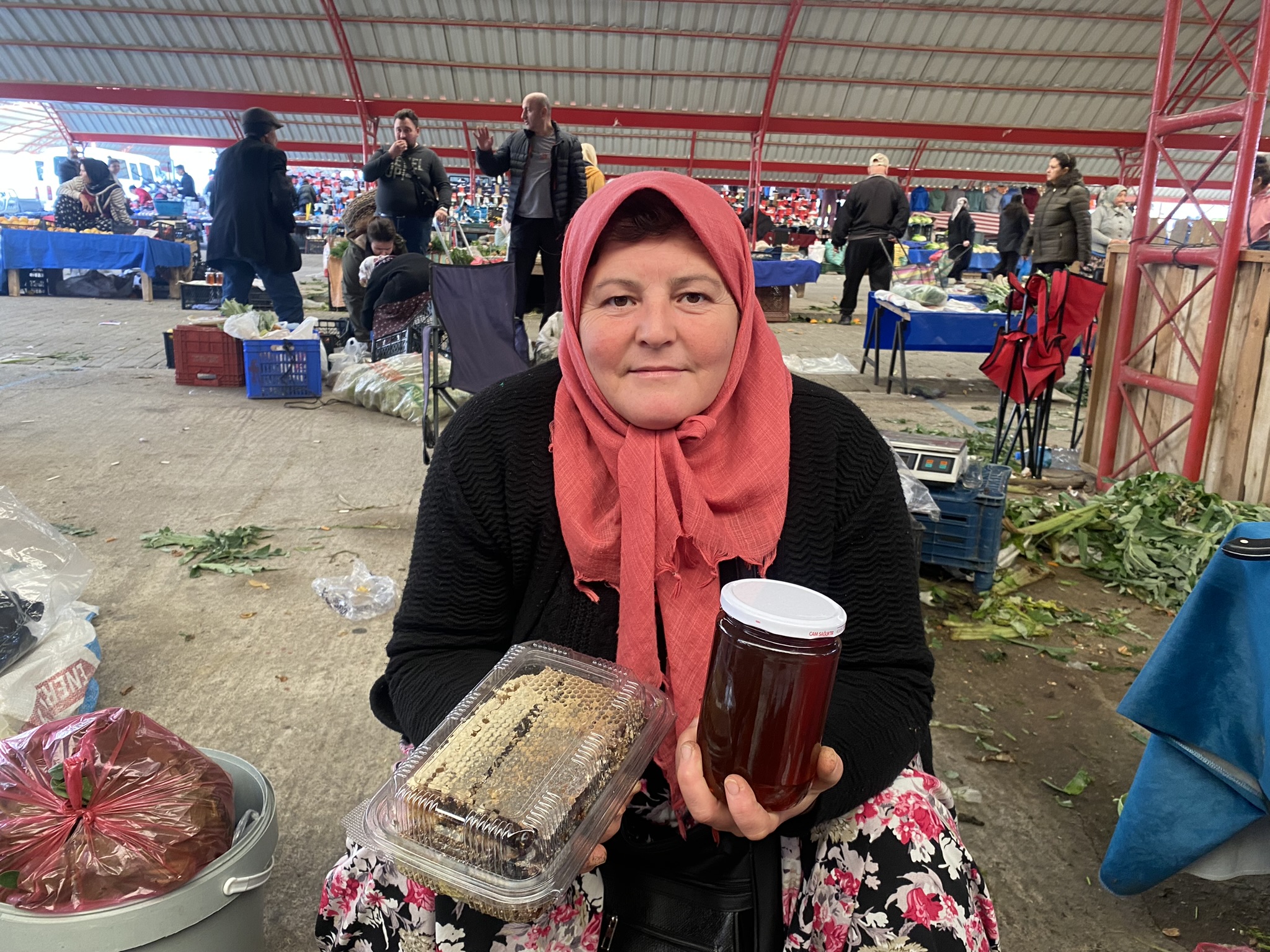 Aydın’ın arı gibi çalışan kadın: 500 kovan arı bakıyor