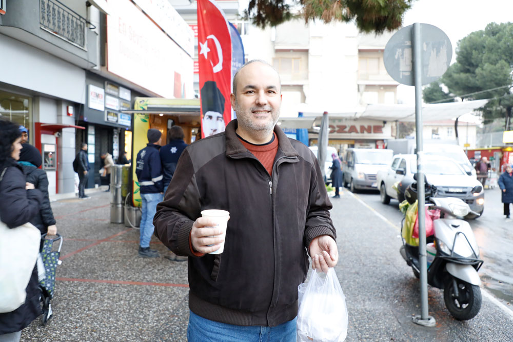 Başkan Çerçioğlu’nun ikramı vatandaşın içini ısıttı