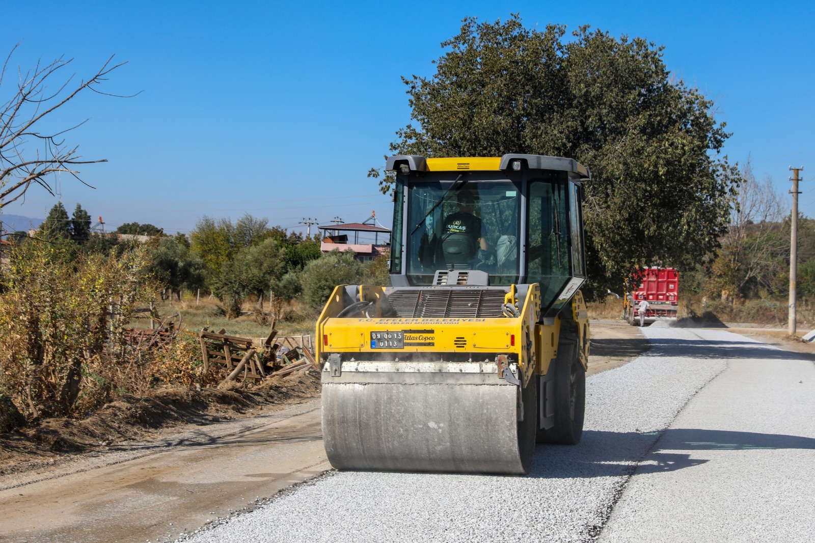 Başkan Yetişkin'den Efeler'e 65 milyonluk yol yatırımı