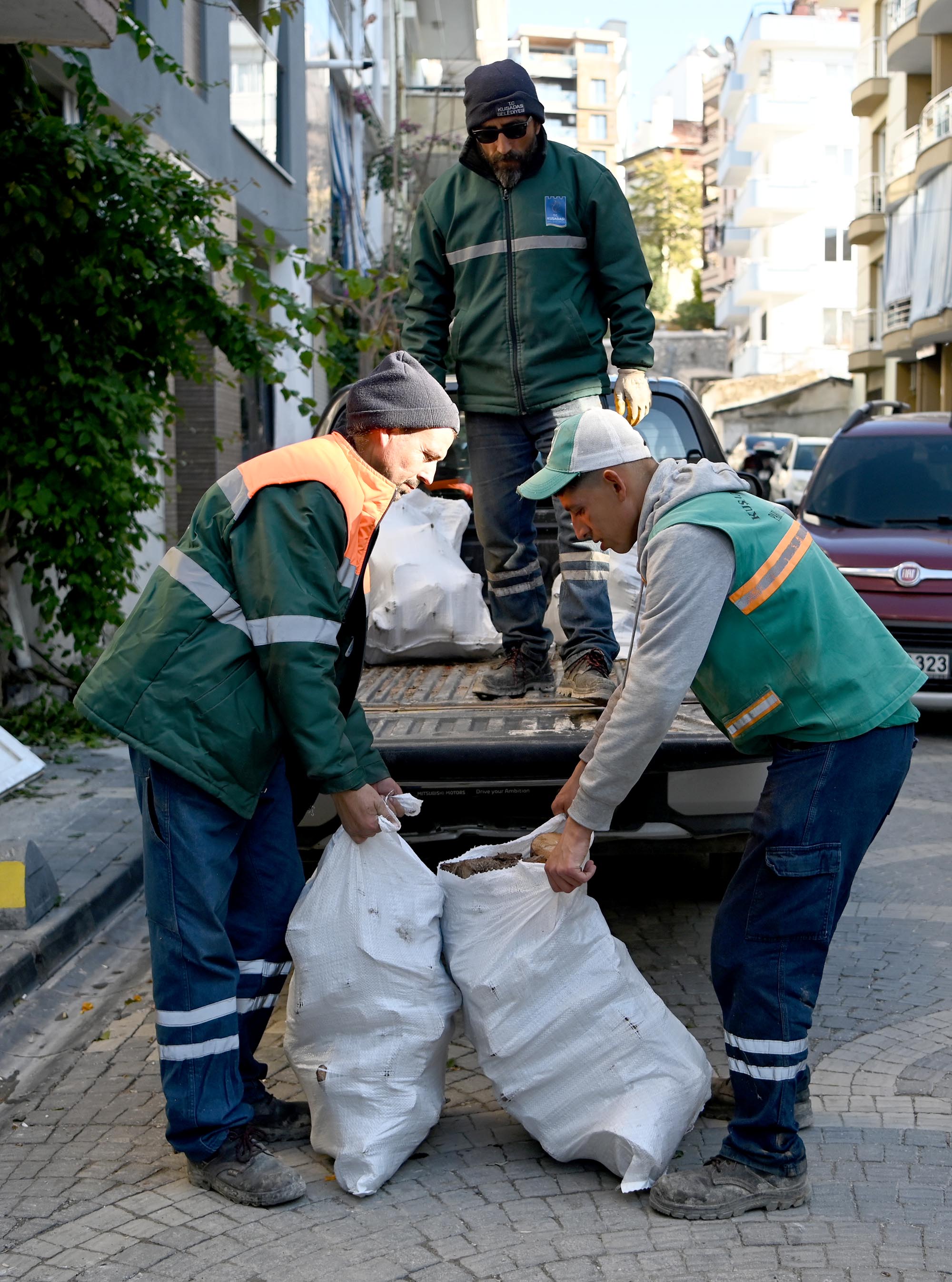 Kusadasinda Agac Atiklari Ihtiyac Sahipleri Icin Yakacaga Donusuyor 527867 11C88895090698Ba7Ba5Edbcfce00D0F