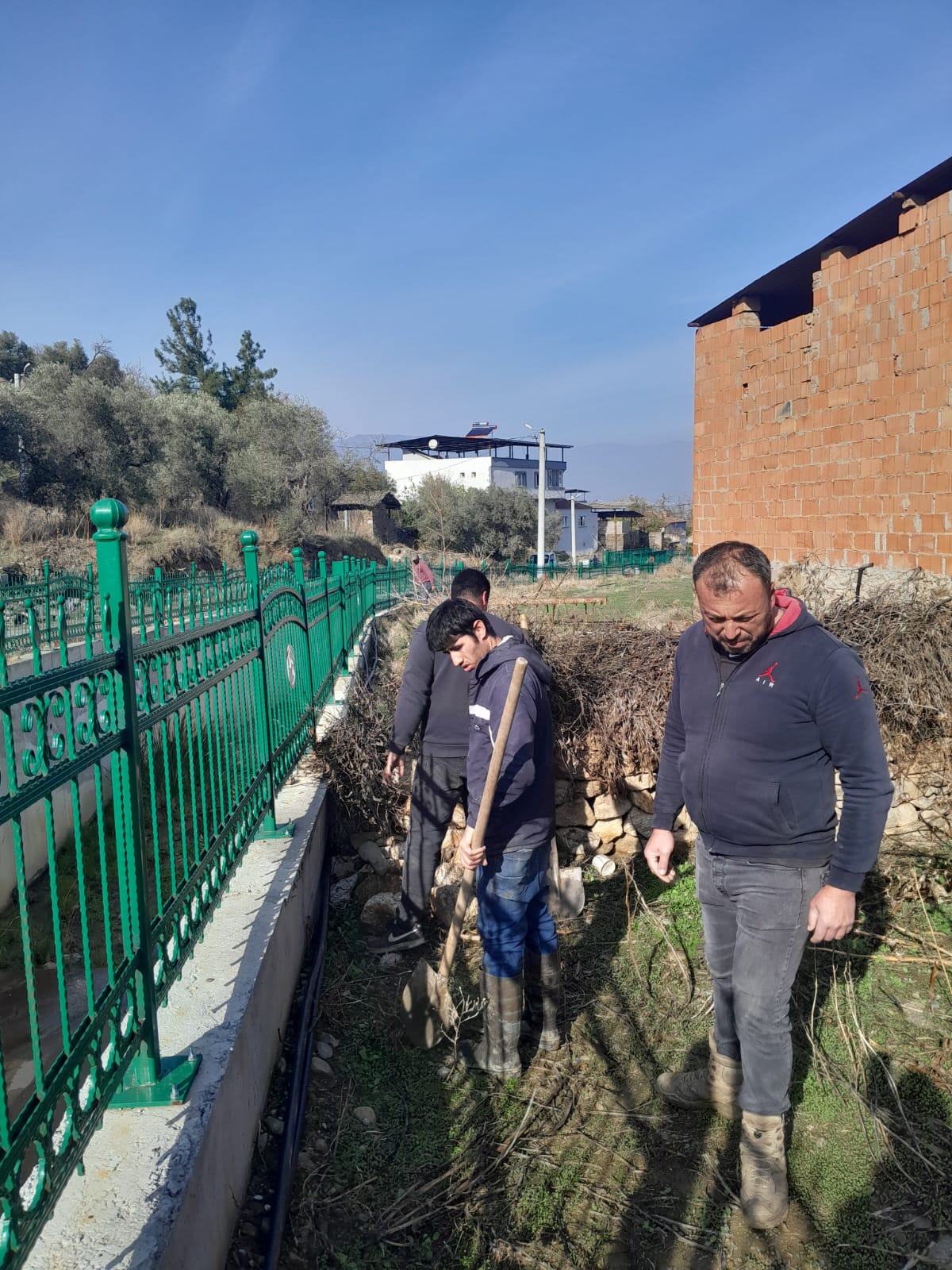 Yenipazar’da otoyol çalışmasında zarar gören kuyu suyu artık çeşmeden akıyor