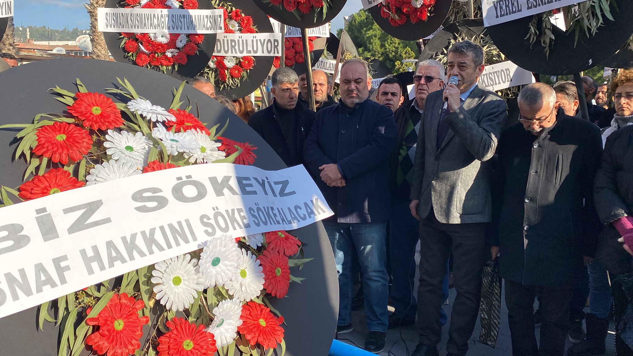 Söke esnafından tabutlu protesto! “Sana verdiğimiz oylar haram olsun!”