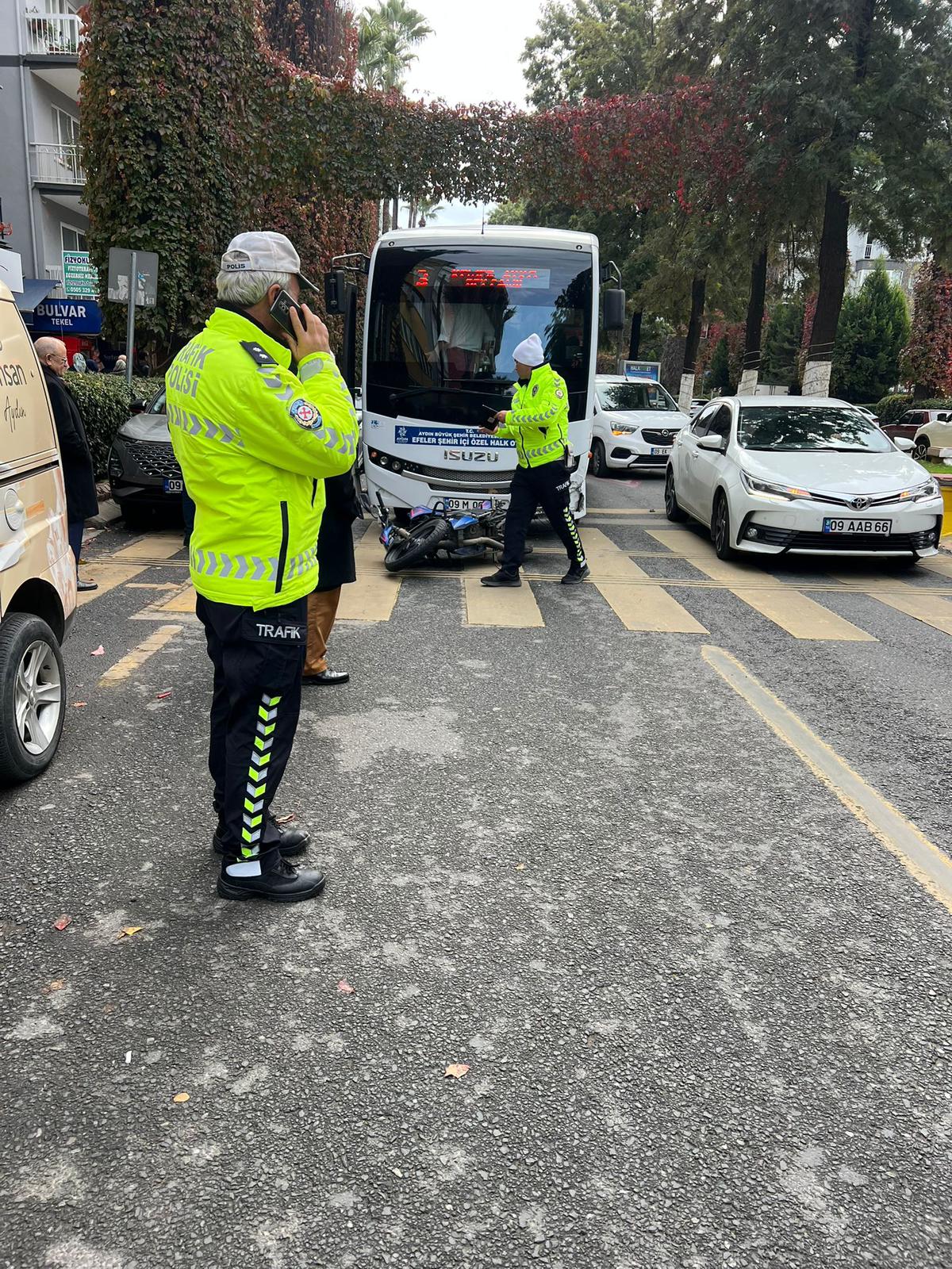 Şehir içi otobüsü motosikletliye çarptı! 1 yaralı