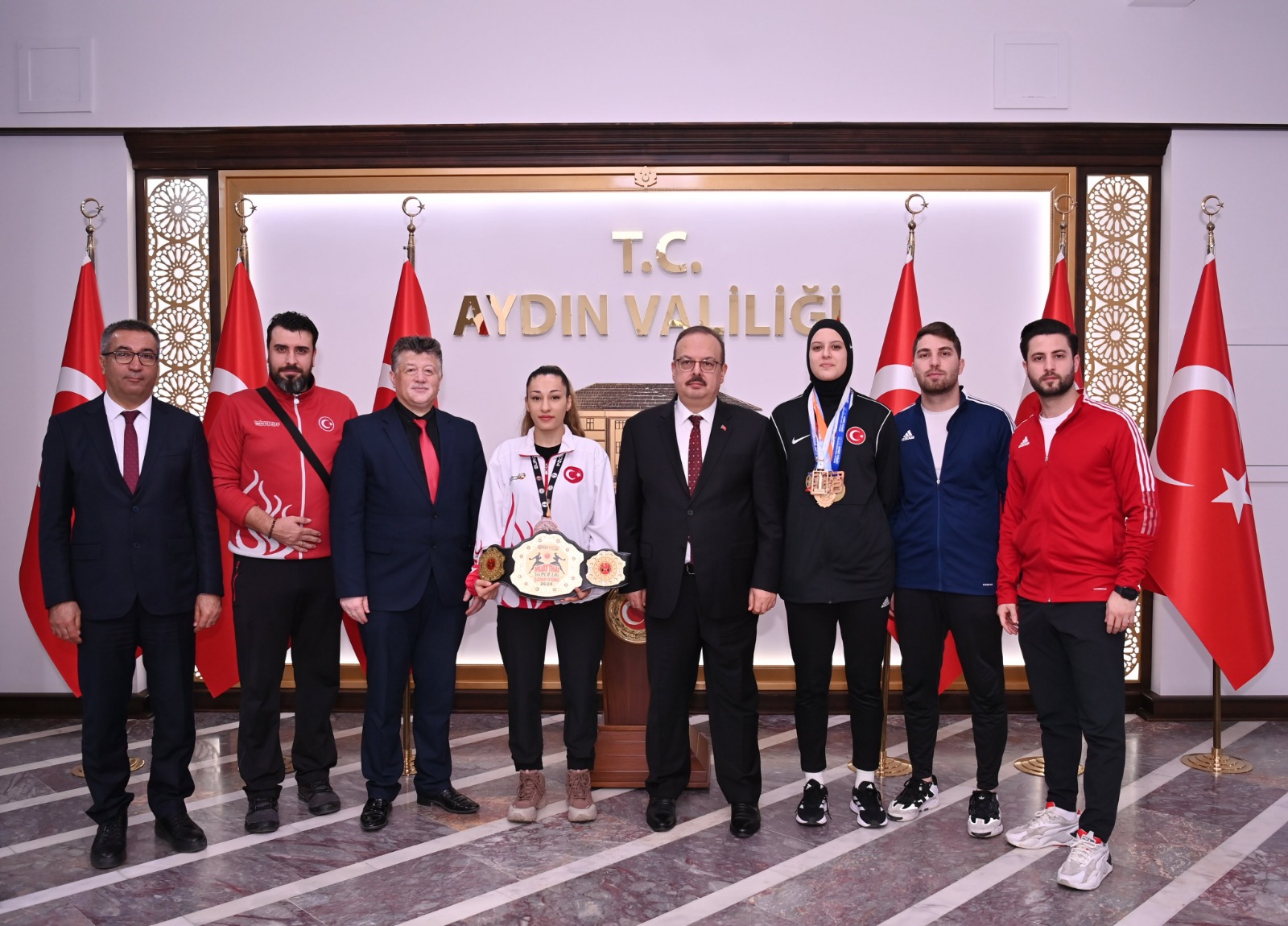 Bronz madalyalı sporculardan Vali Canbolat’a ziyaret