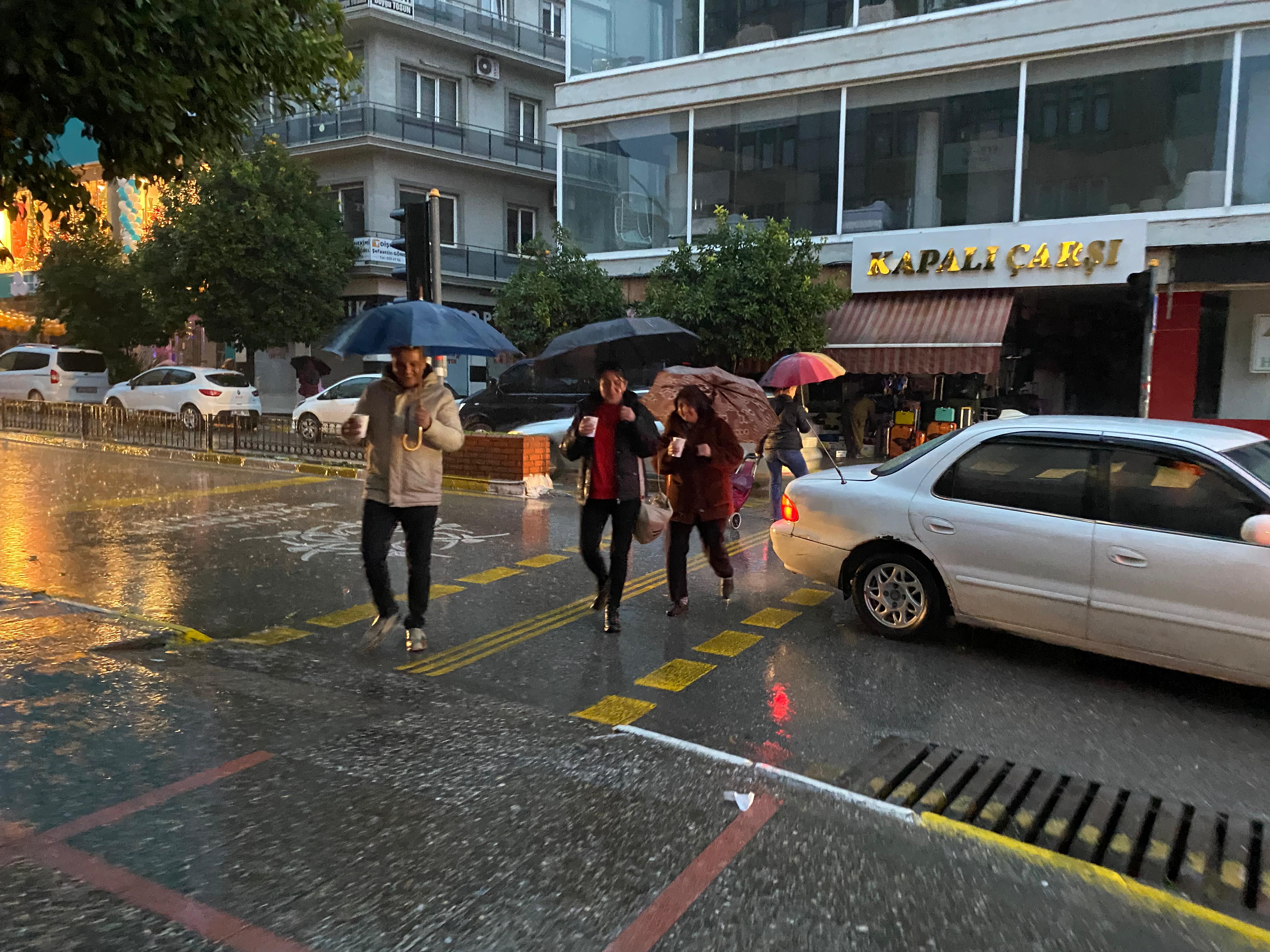 Aydınlılar güne yağmur ile ‘Merhaba’ dedi