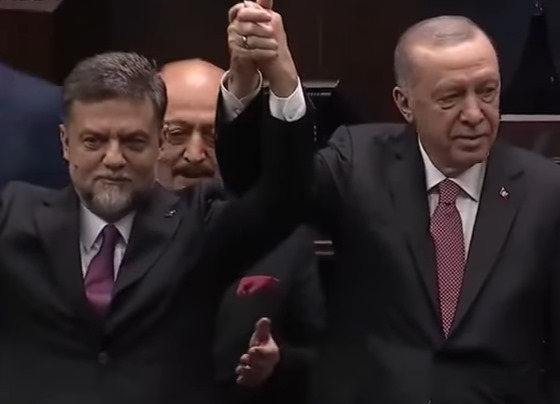 Davutoğlu'na AK Parti'den büyük şok! Uzattığı el havada kaldı