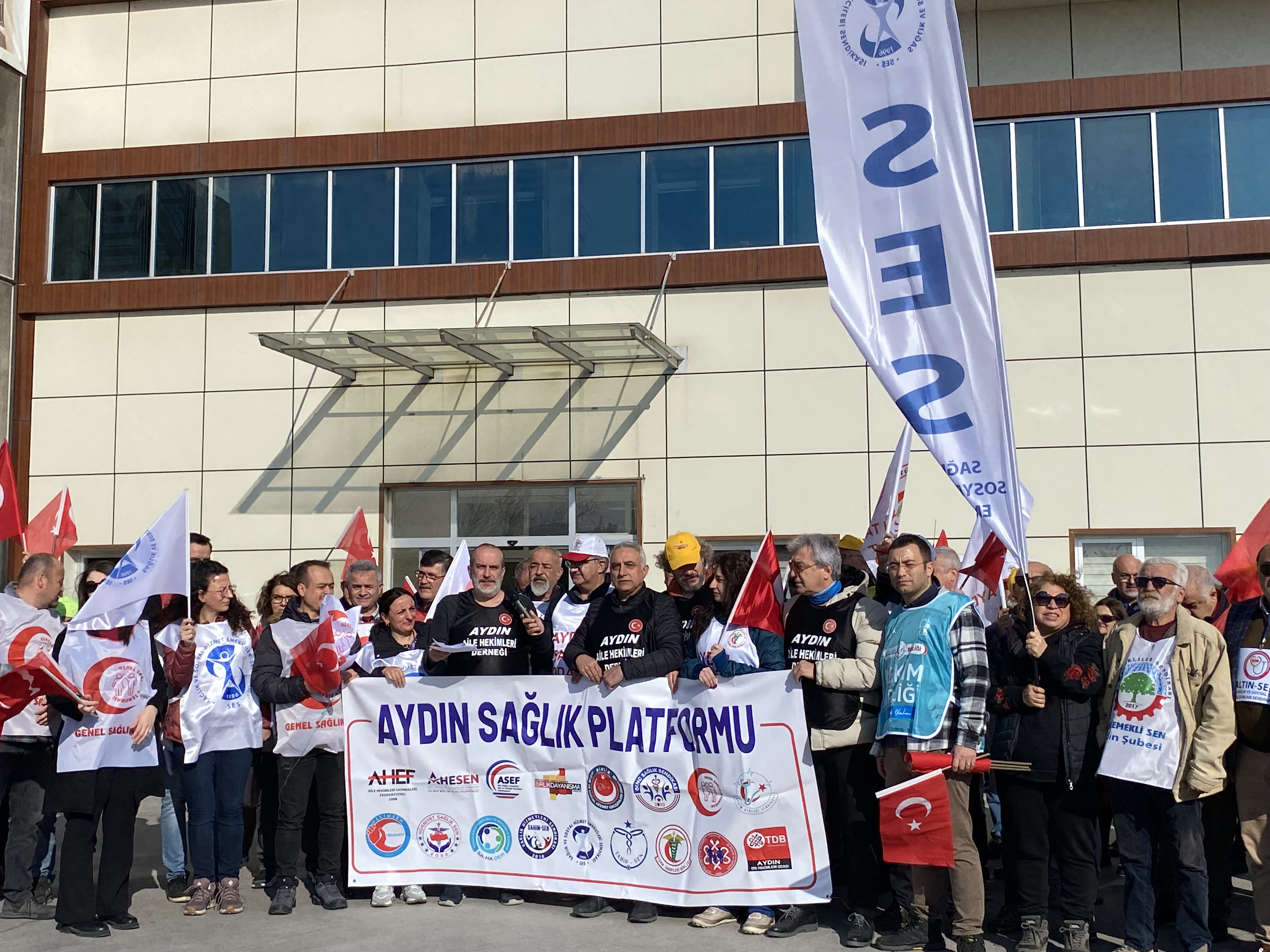 Aydın’da sağlık çalışanları tekrar işi bıraktı! “Sonuç alana kadar vazgeçmeyeceğiz”