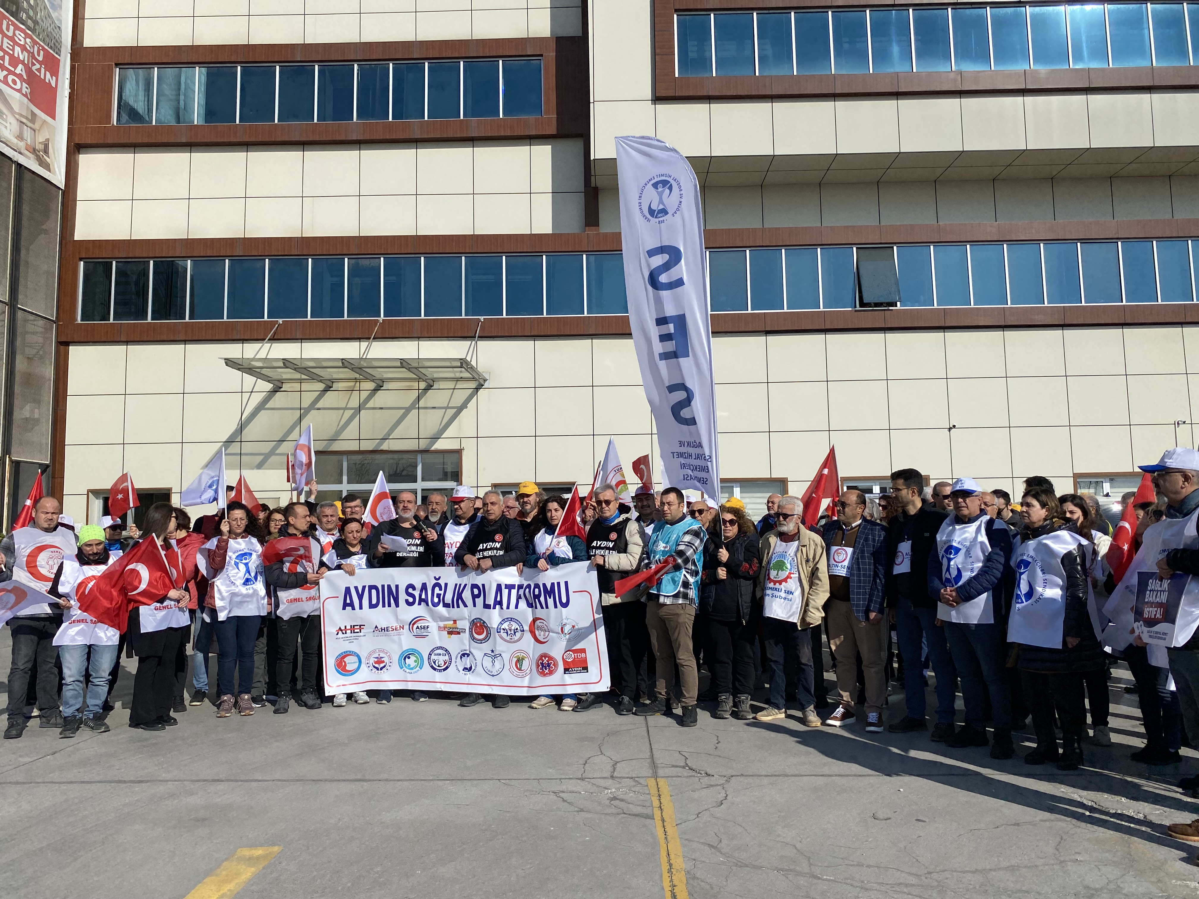 Aydın’da sağlık çalışanları tekrar işi bıraktı! “Sonuç alana kadar vazgeçmeyeceğiz”