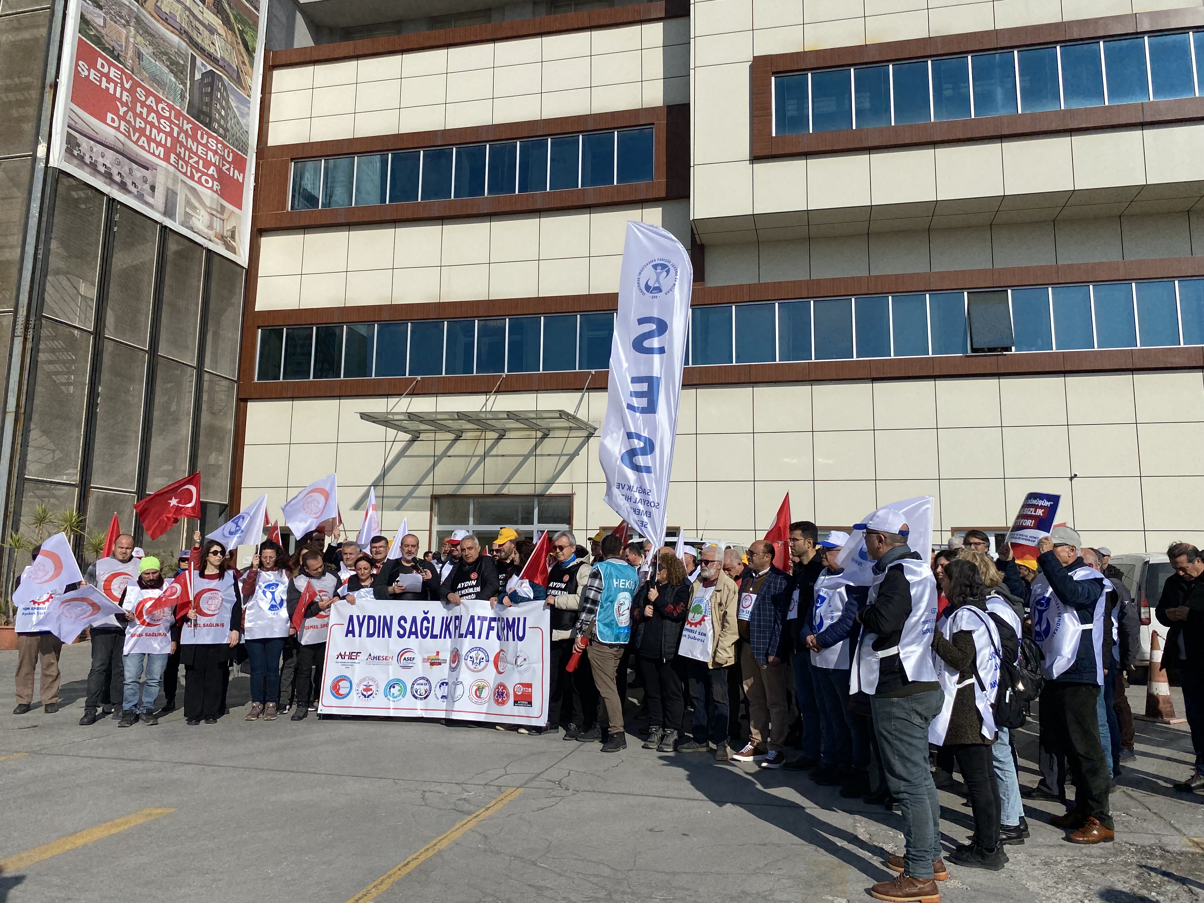 Aydın’da sağlık çalışanları tekrar işi bıraktı! “Sonuç alana kadar vazgeçmeyeceğiz”