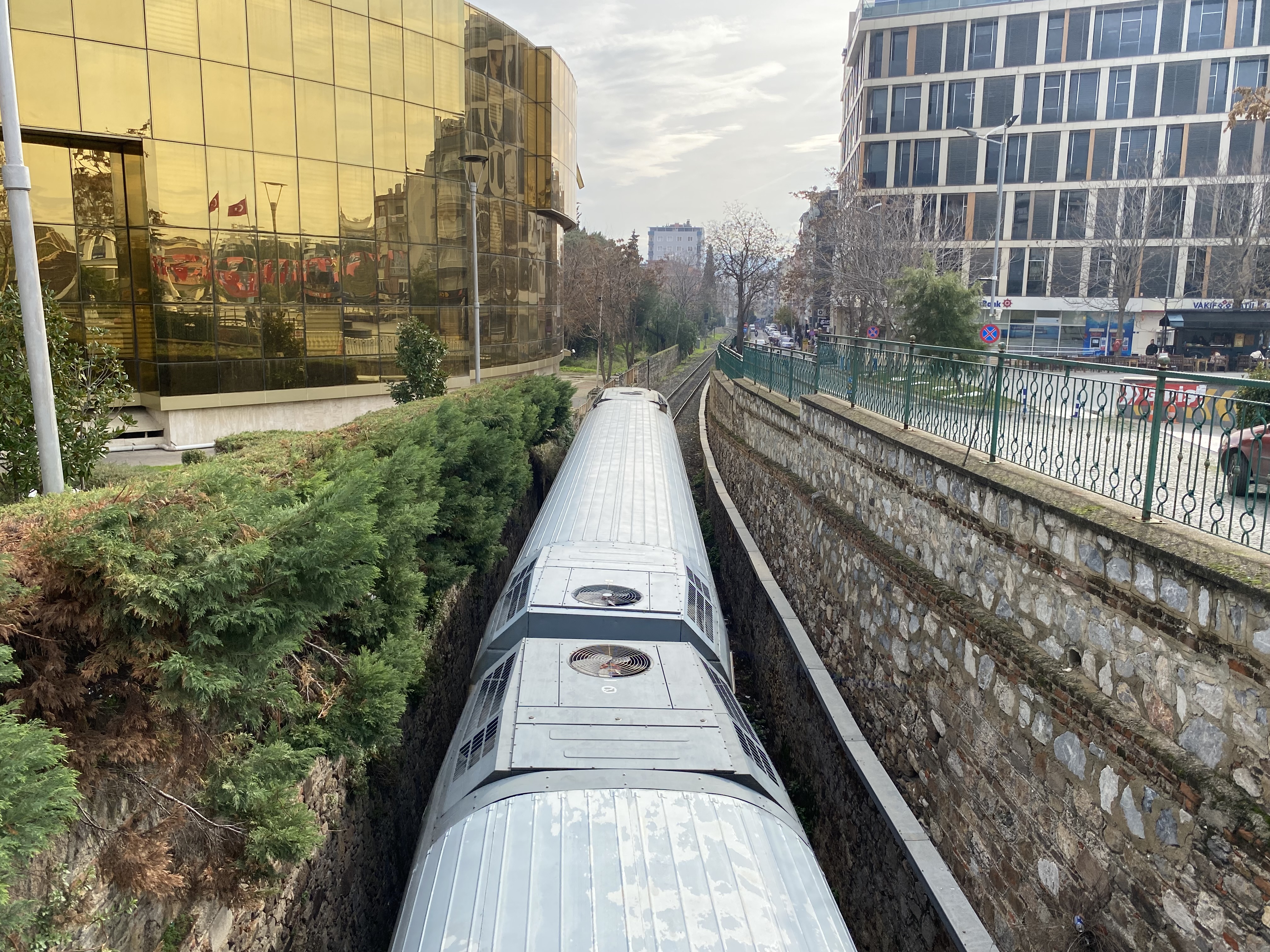 Aydın’da şehrin için geçen tren yolu korku saçıyor