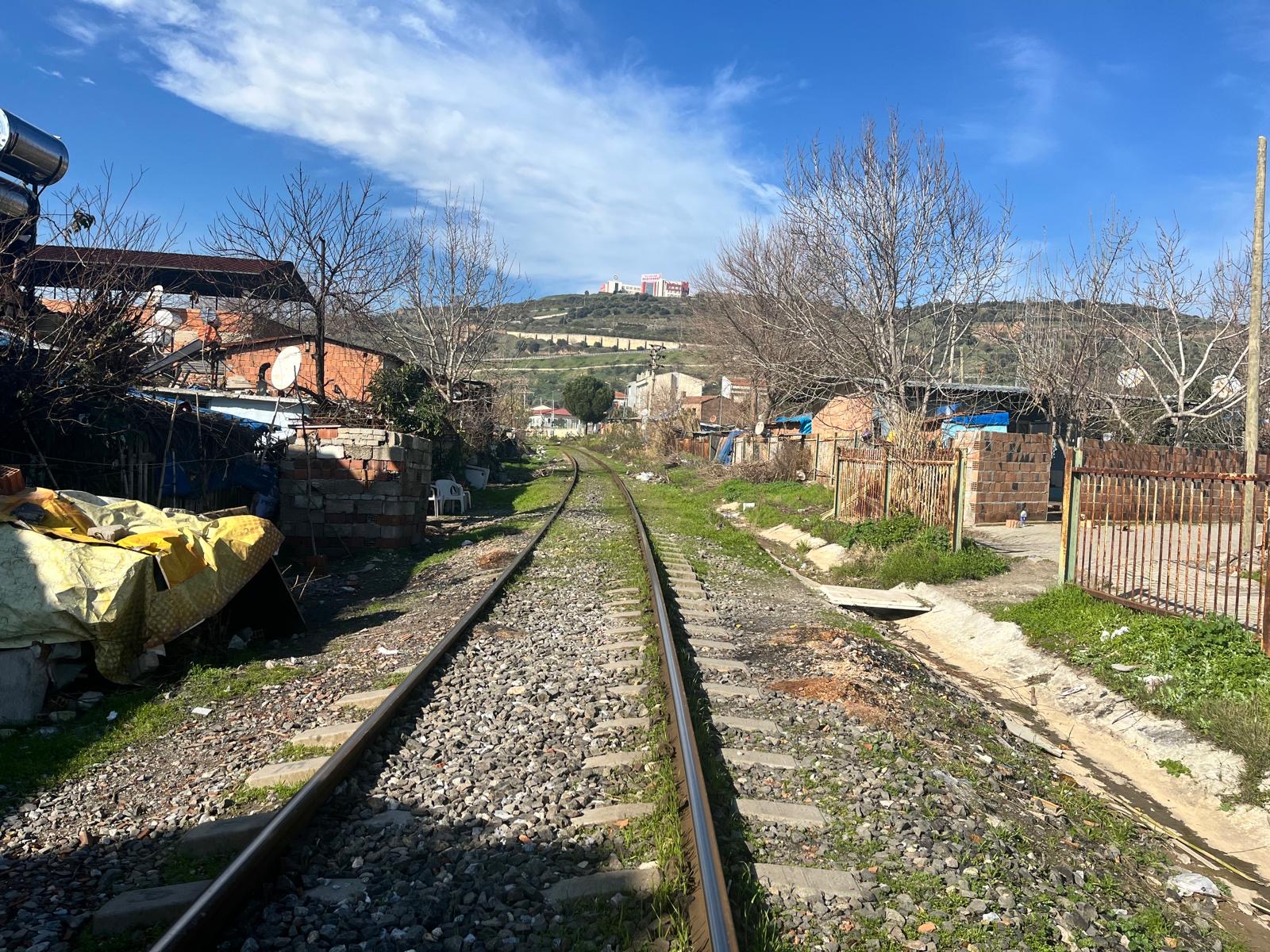 Aydın’da şehrin için geçen tren yolu korku saçıyor