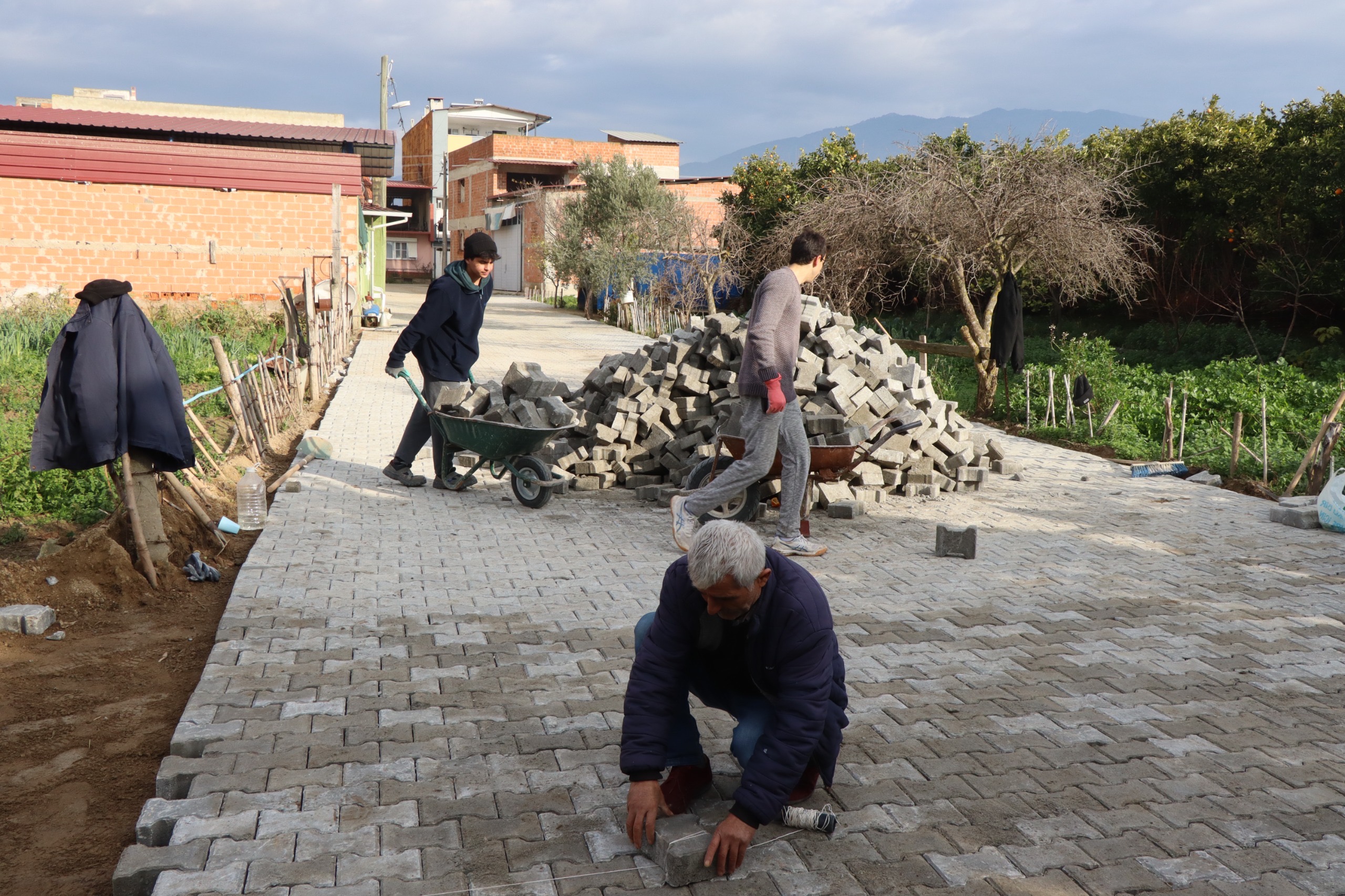 Nazilli’de bir mahallenin yarım asırlık sorunu tarihe karıştı: Çamur eziyeti sona erdi!