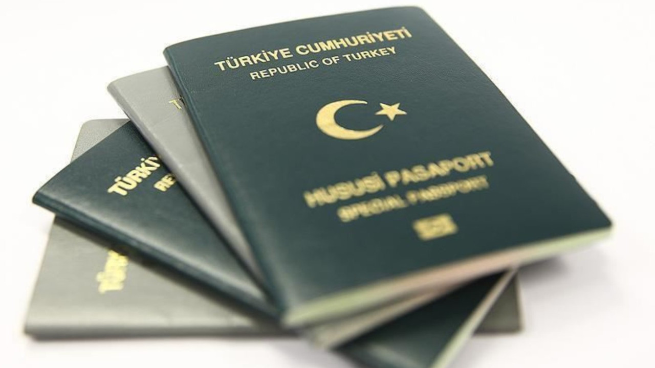 Hükümetten yeşil pasaport müjdesi! Binlerce kişiye verilecek