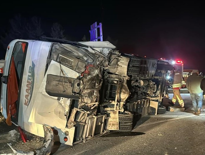 Organize Sanayi Bölgesi işçileri dehşeti yaşadı! Feci kazada 1'i ağır 28 kişi yaralandı