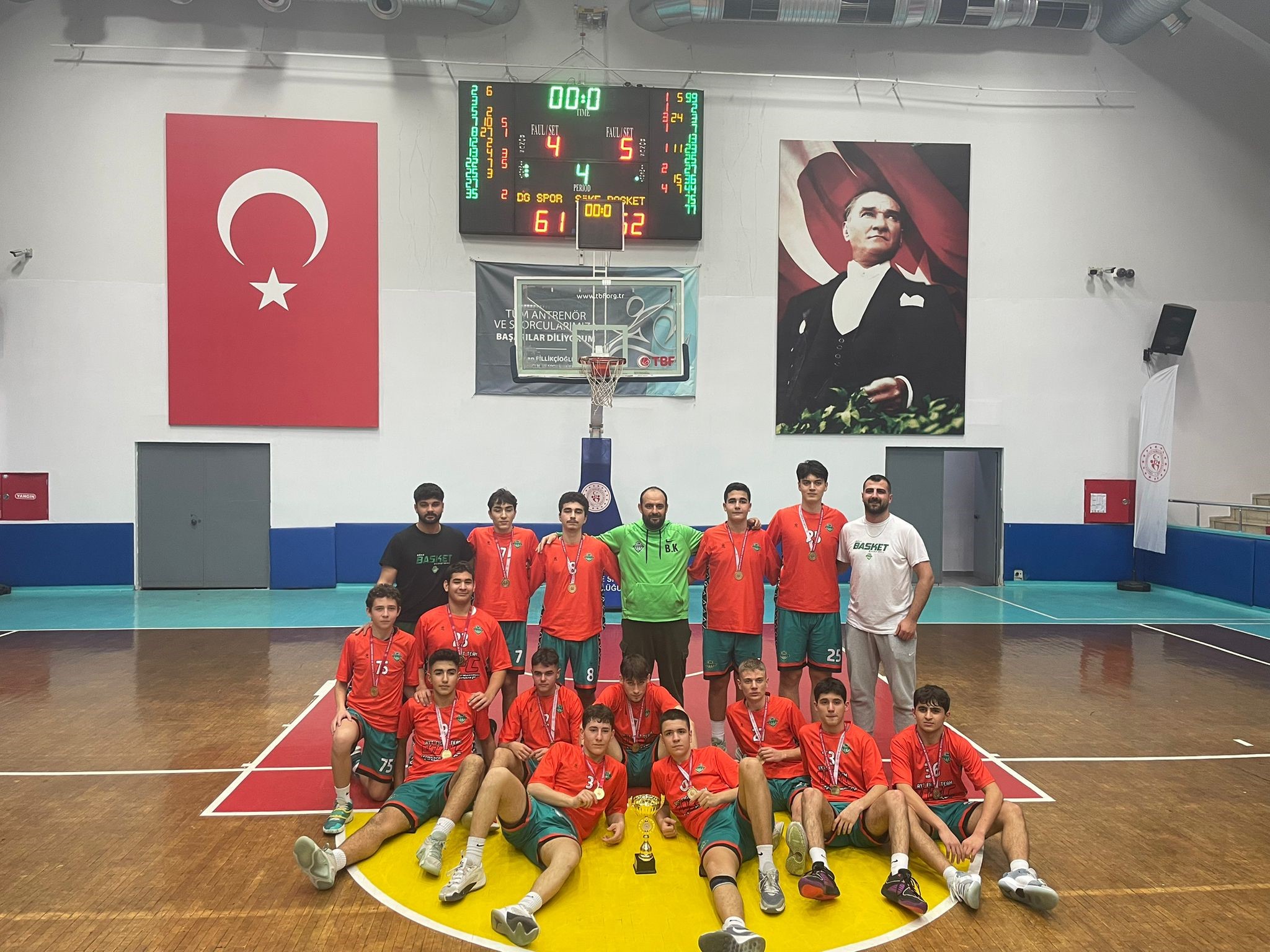 Sökeli basketbolculardan büyük başarı: Namağlup şampiyon oldular