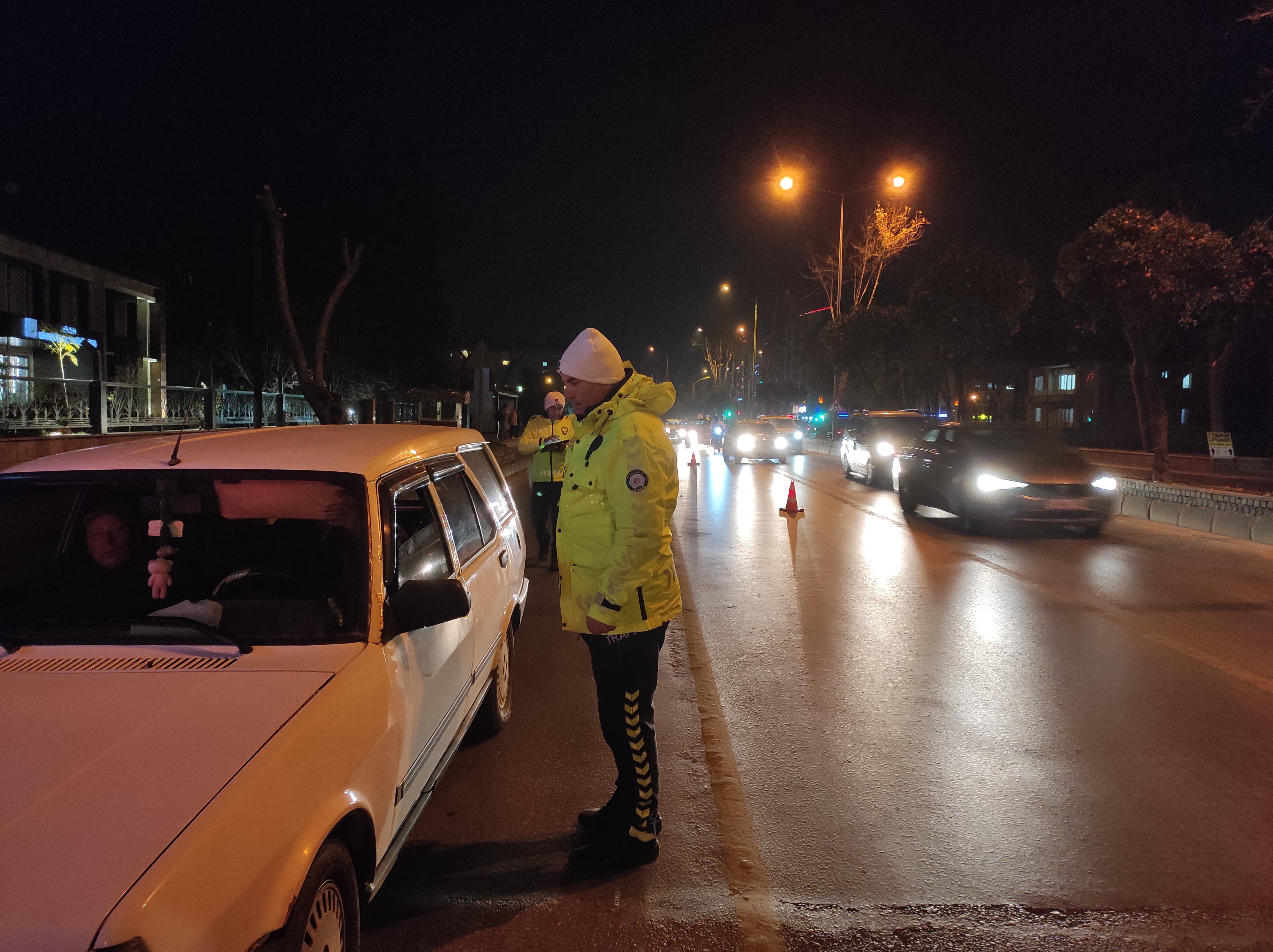 Trafik polisi ekiplerinin denetimleri sürüyor 