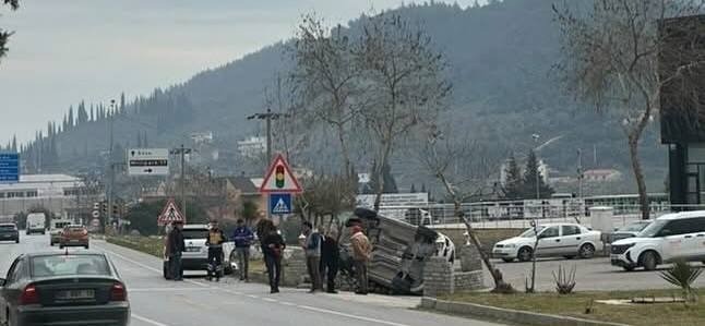 Söke'de korkunç kaza! Yan yatan otomobildeki 1 kişi yaralandı 